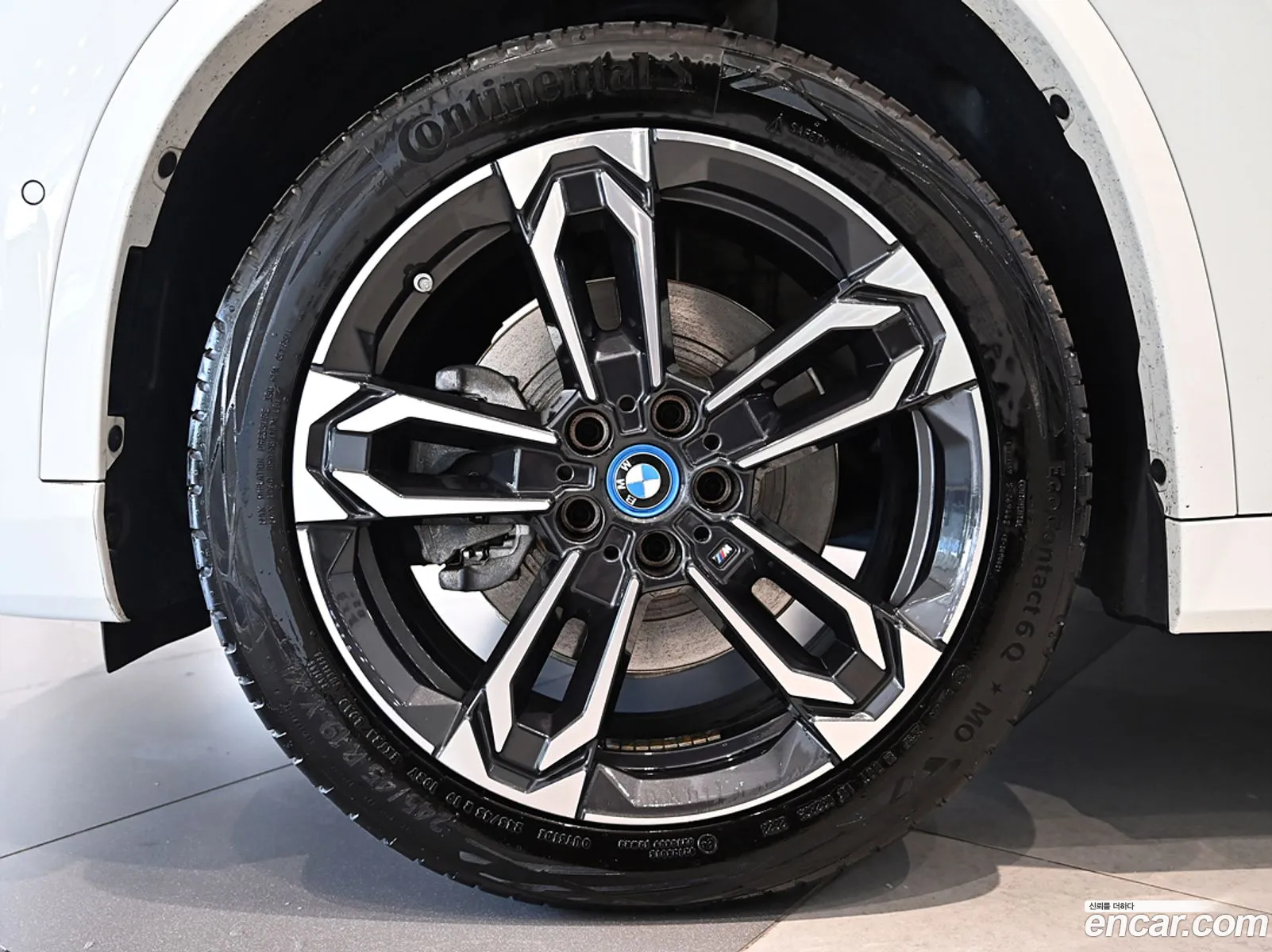 BMW Ix1 U11 xDrive 30 M Sports - фотография 4664787