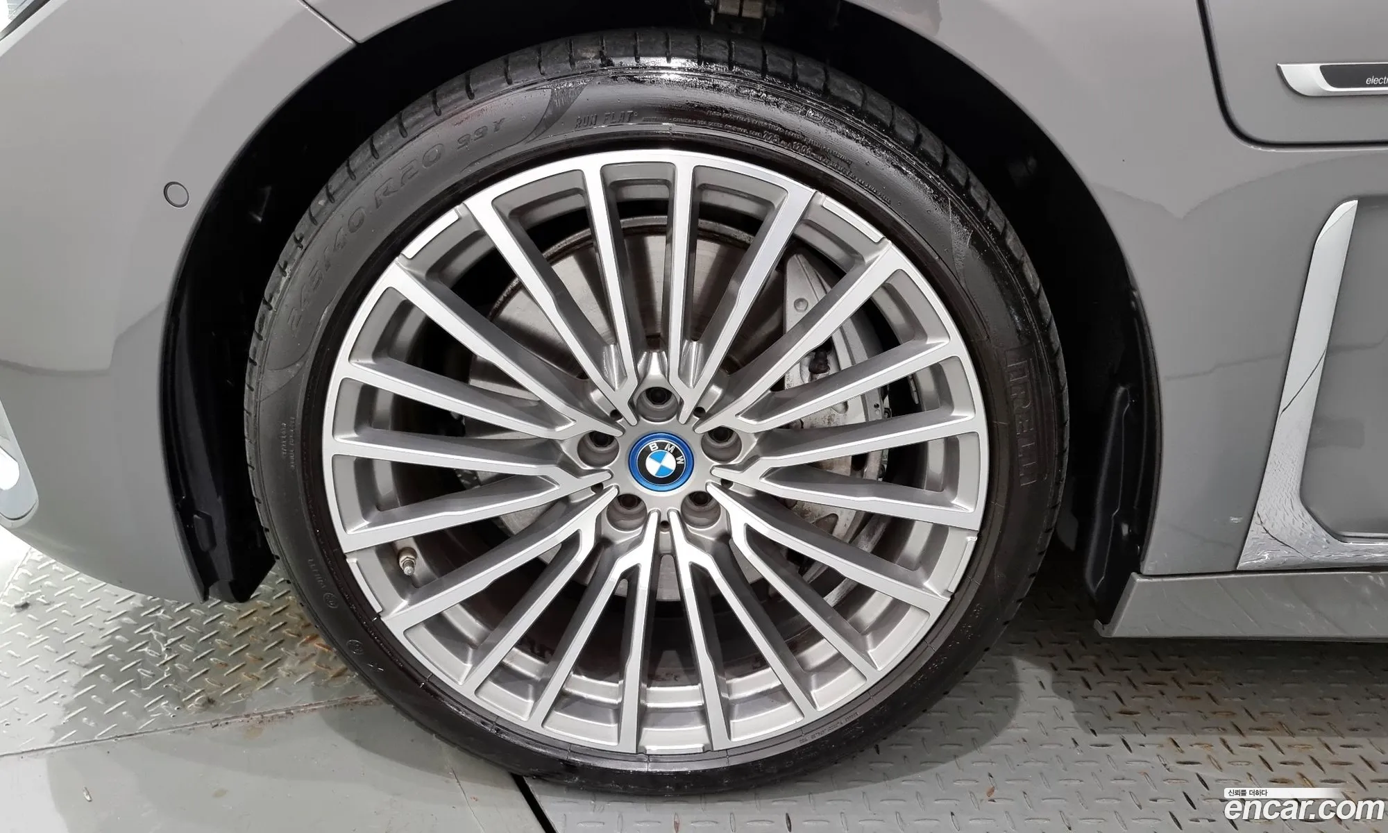 BMW 7 Series G11 745Le Iperformance Design Pure Excellence - фотография 14817876