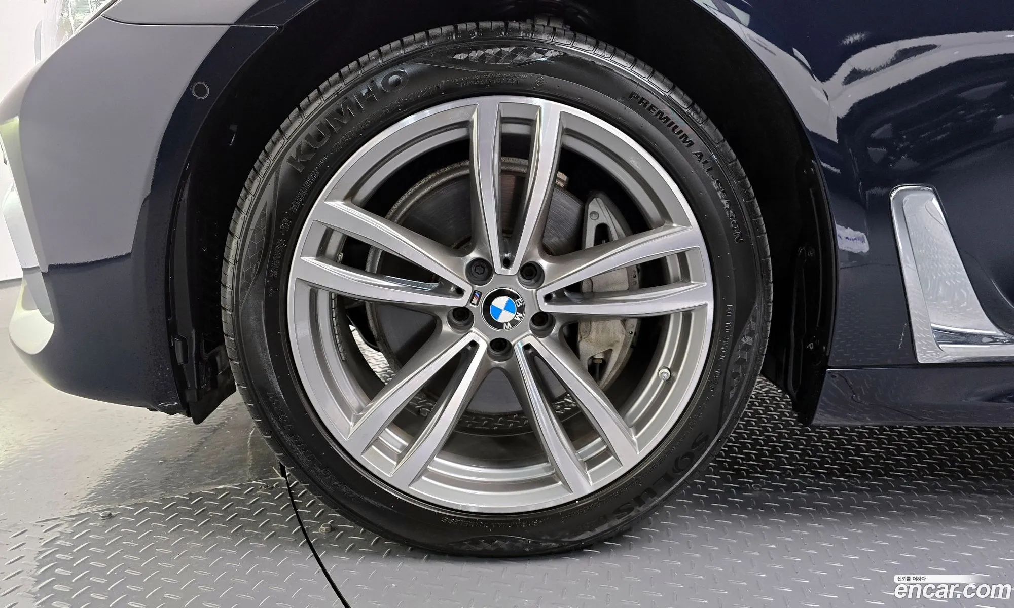 BMW 7 Series G11 740Li xDrive M Sports - фотография 14817864