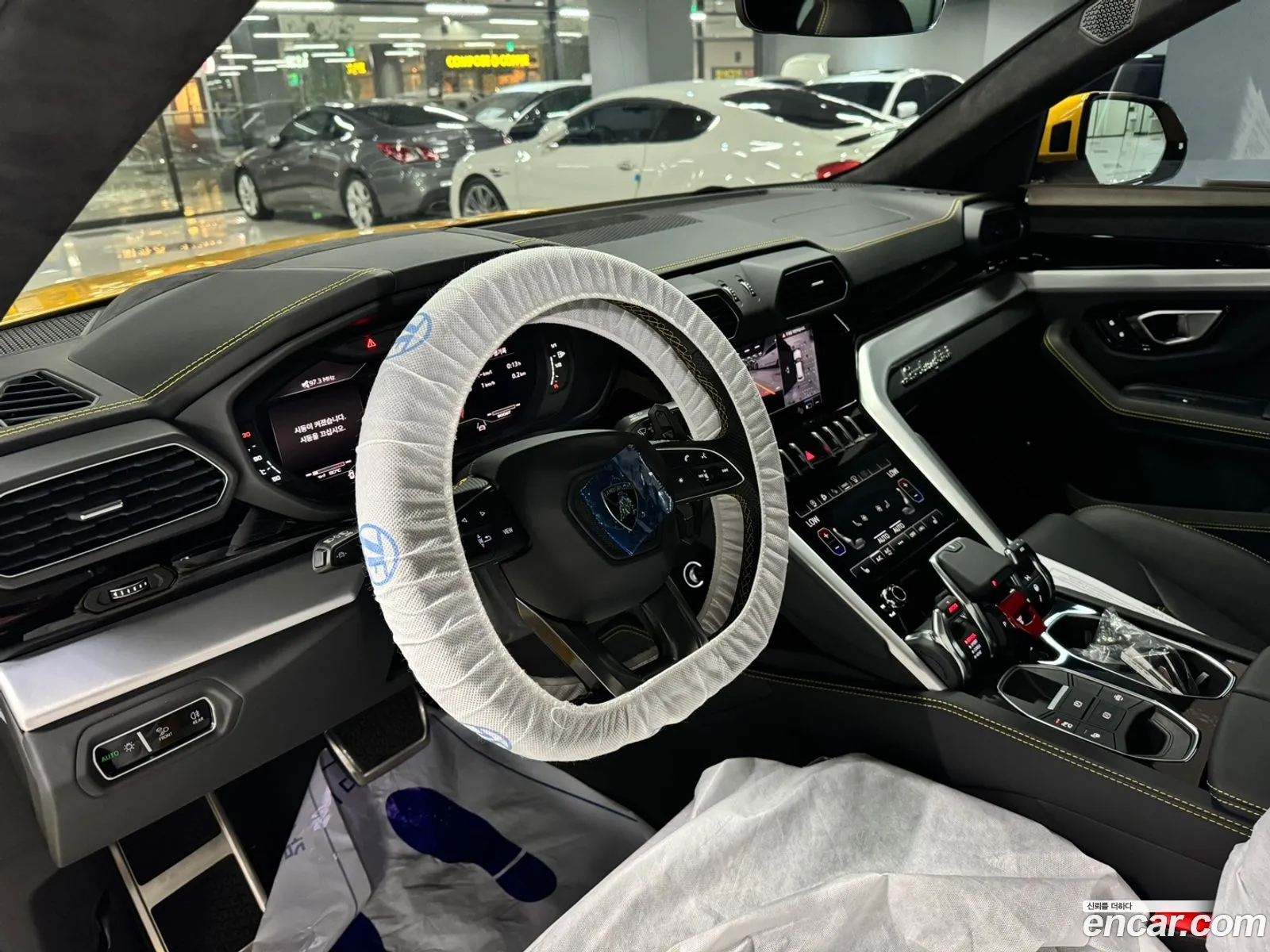 Lamborghini Urus 40 V8 S - фотография 3730235