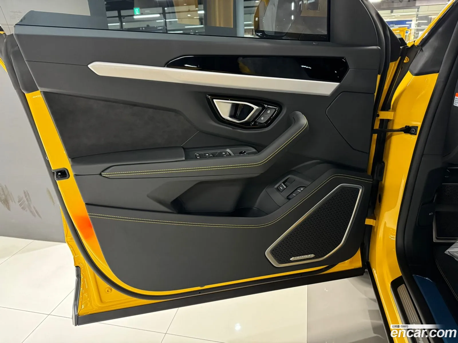 Lamborghini Urus 40 V8 S - фотография 3730236