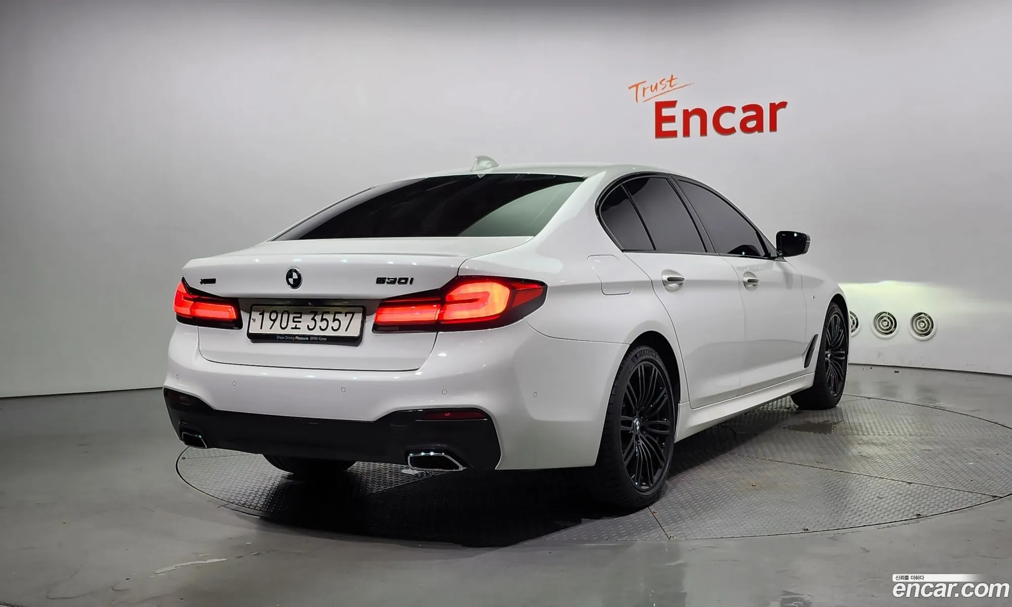 BMW 5 Series G30 530I xDrive M Sport Plus - фотография 14817909