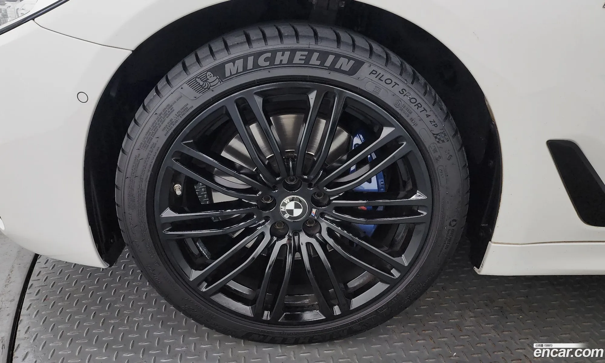 BMW 5 Series G30 530I xDrive M Sport Plus - фотография 14817912