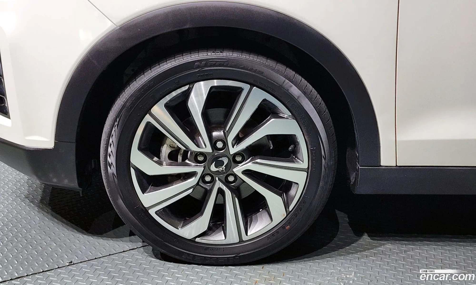Kg Mobility Ssangyong Very New Tivoli Gasoline 15 2Wd Limited Edition - фотография 6043049