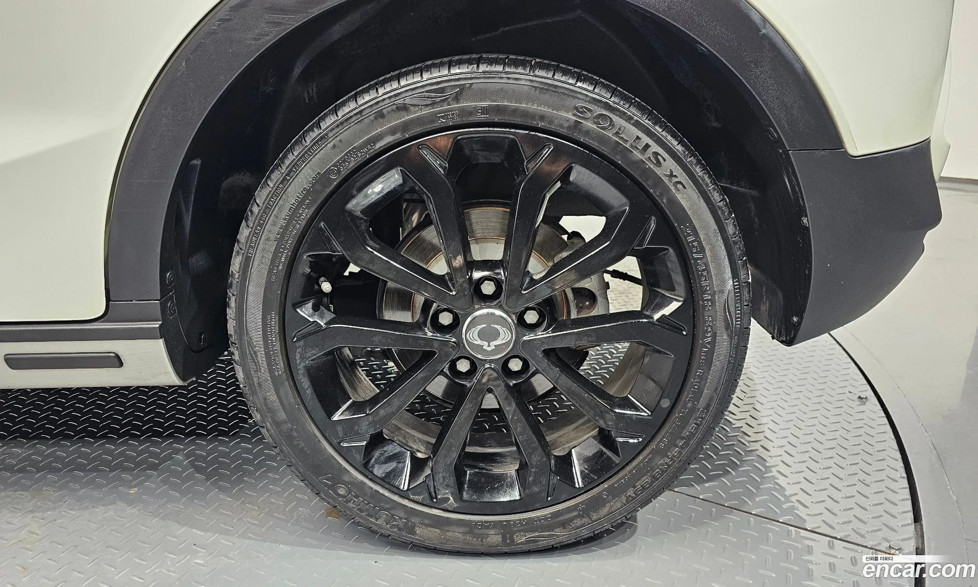 Kg Mobility Ssangyong Tivoli Armor Gear Edition 2Wd - фотография 7510748