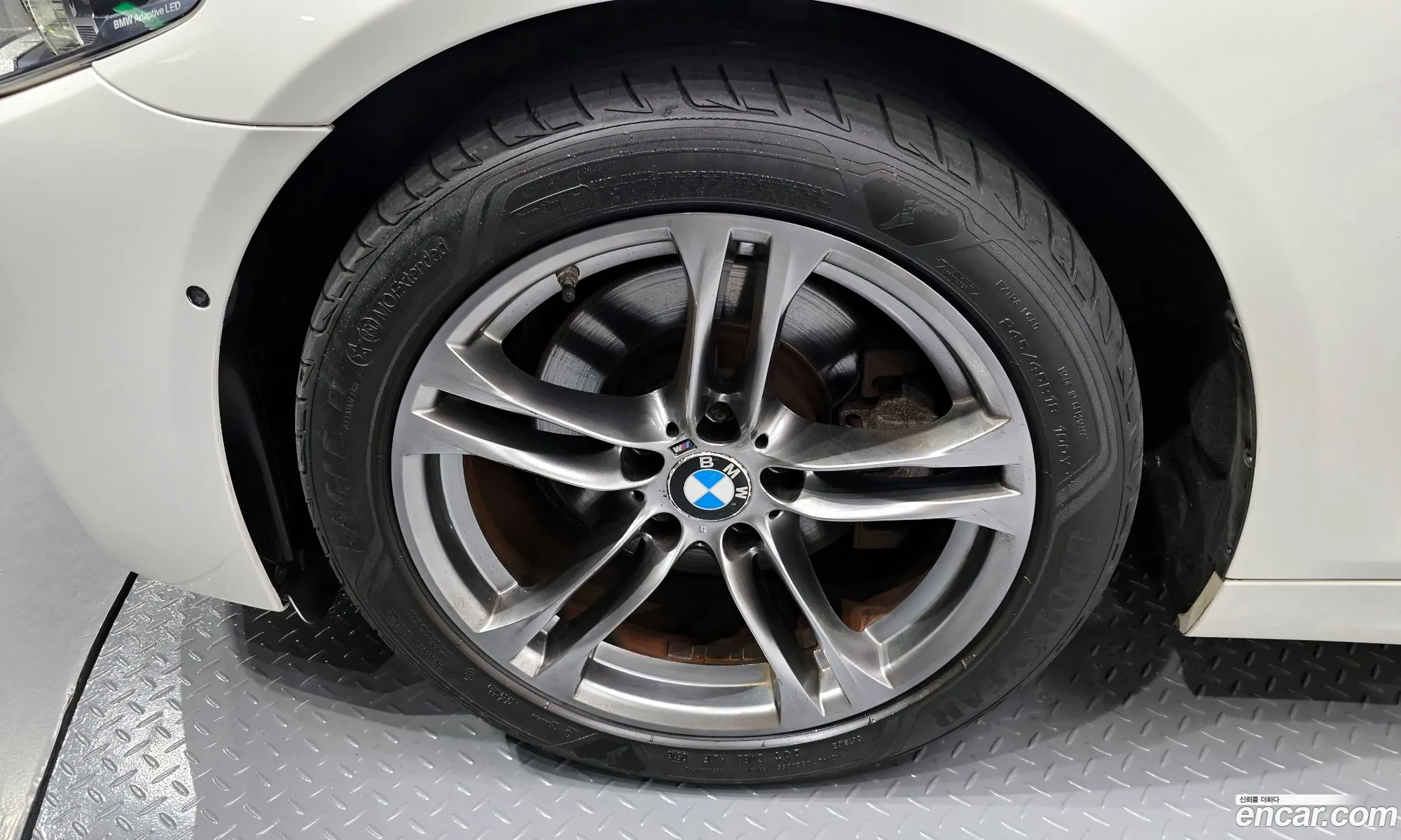 BMW 5 Series F10 520D M Aerodynamics - фотография 3448036