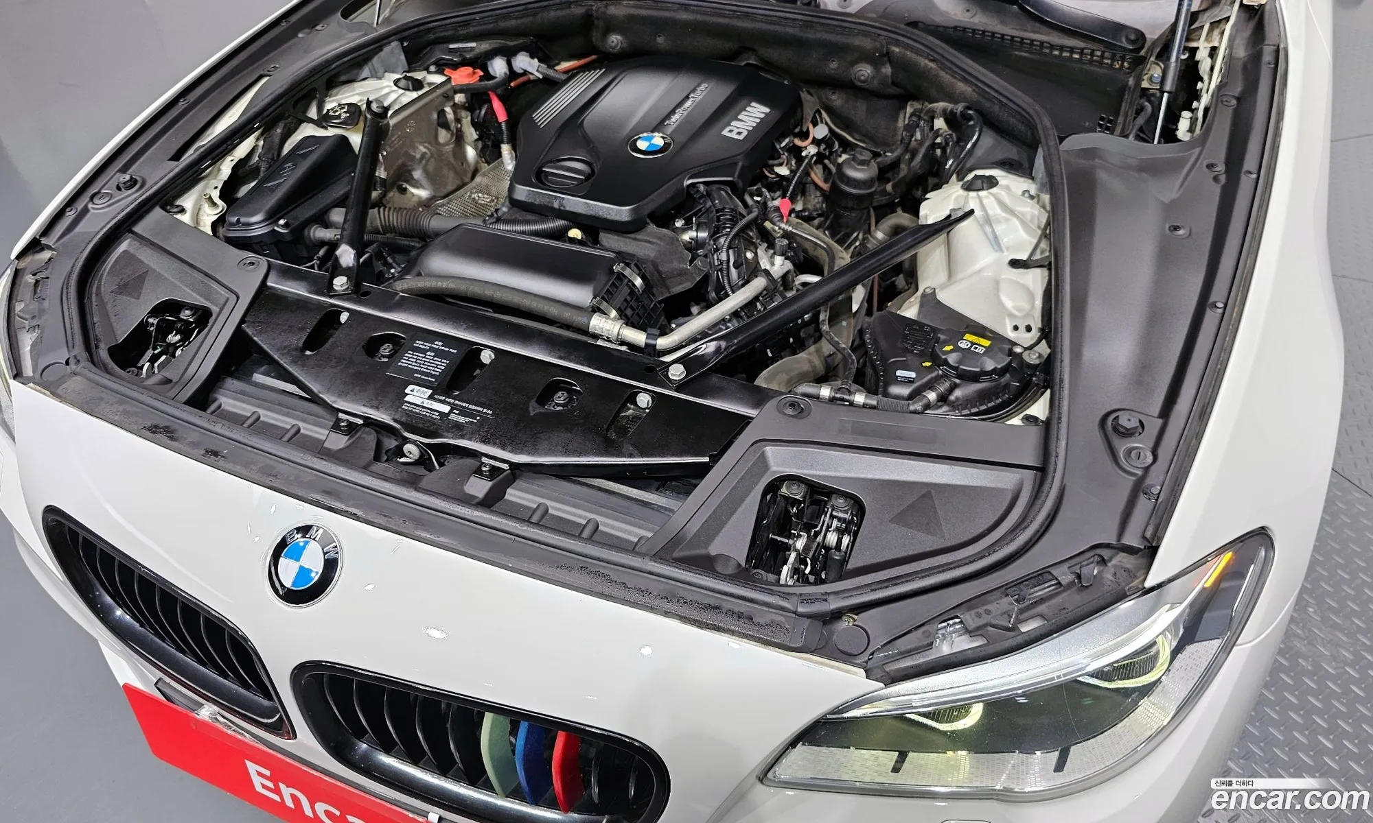 BMW 5 Series F10 520D M Aerodynamics - фотография 3448037