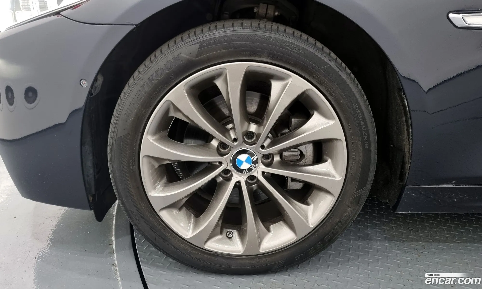 BMW 5 Series F10 520D xDrive M Aerodynamics - фотография 2629401