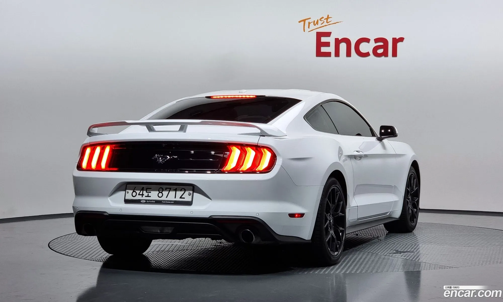 Ford Mustang Coupe - фотография 18052939