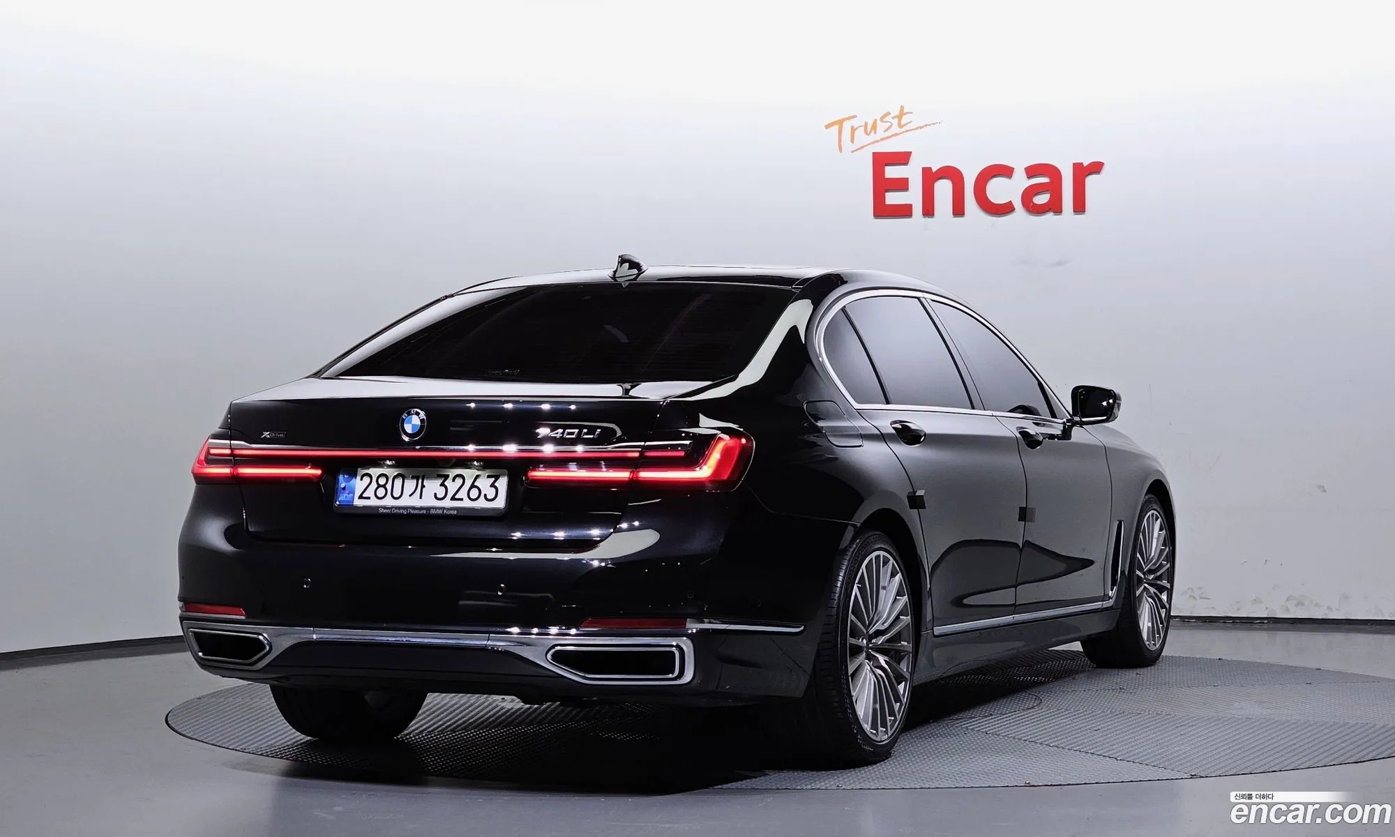BMW 7 Series G11 740Li xDrive Design Pure Excellence - фотография 58792