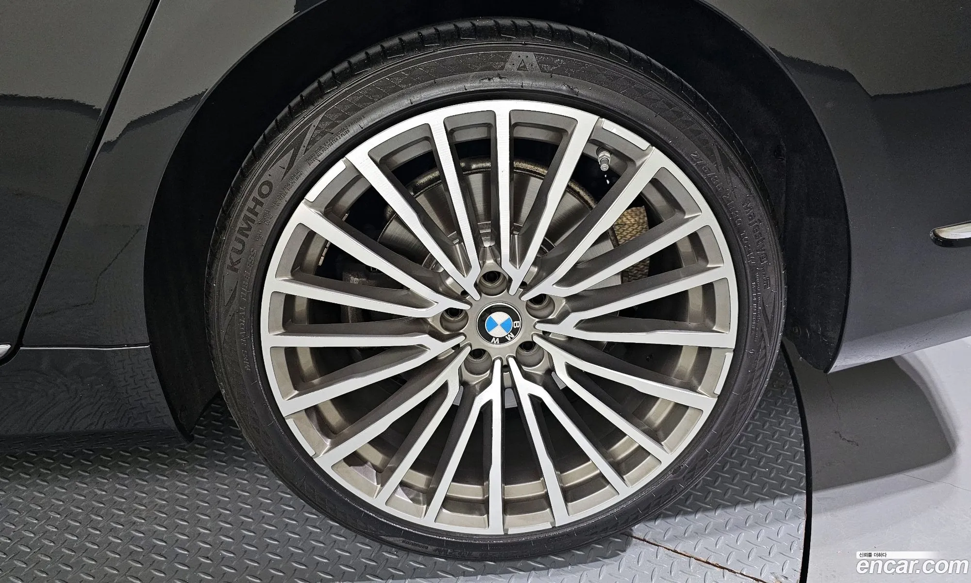 BMW 7 Series G11 740Li xDrive Design Pure Excellence - фотография 58795