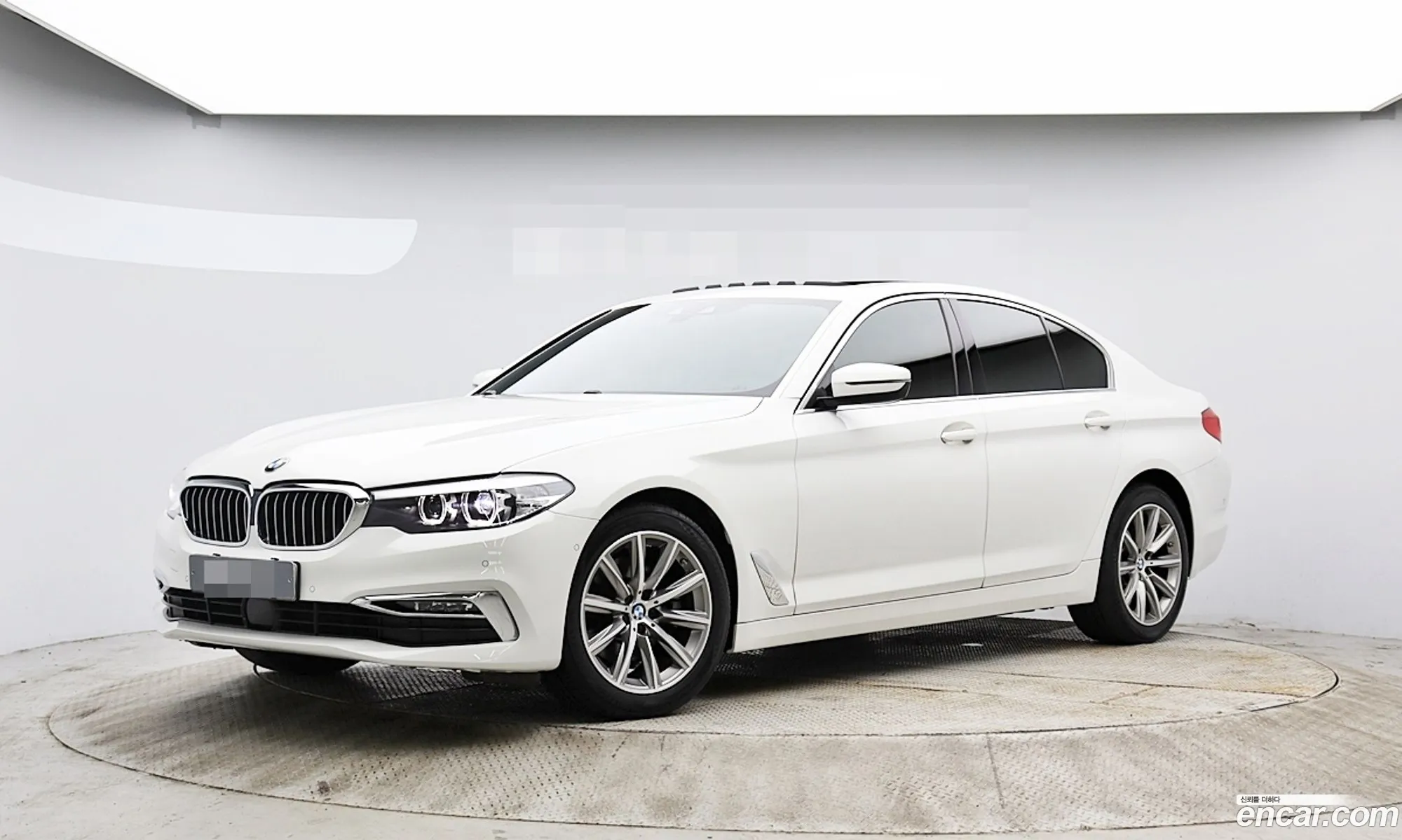 BMW 5 Series G30 520I Luxury - фотография 46518