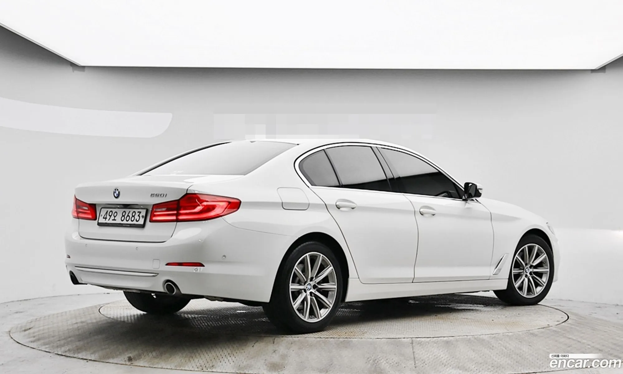BMW 5 Series G30 520I Luxury - фотография 46519