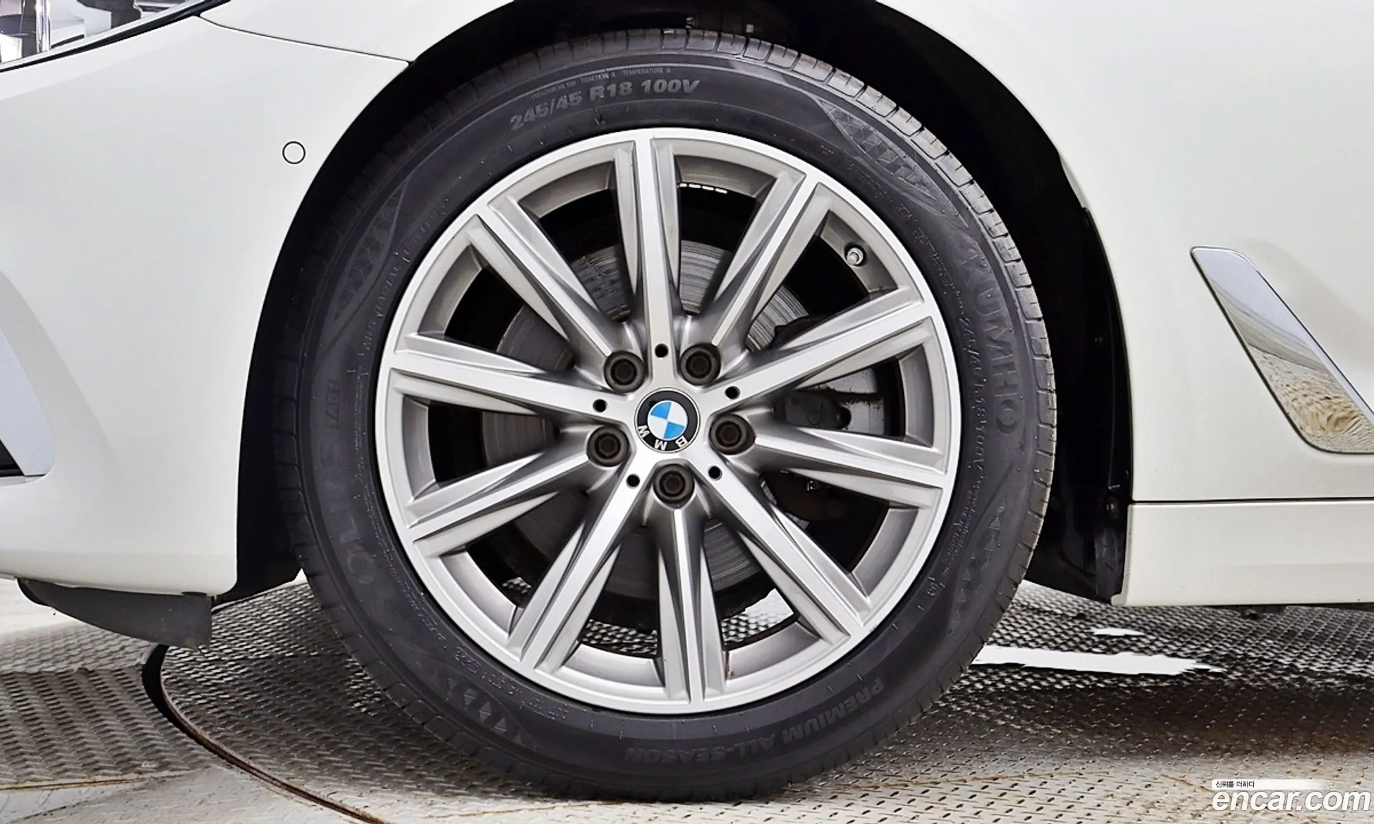 BMW 5 Series G30 520I Luxury - фотография 46520