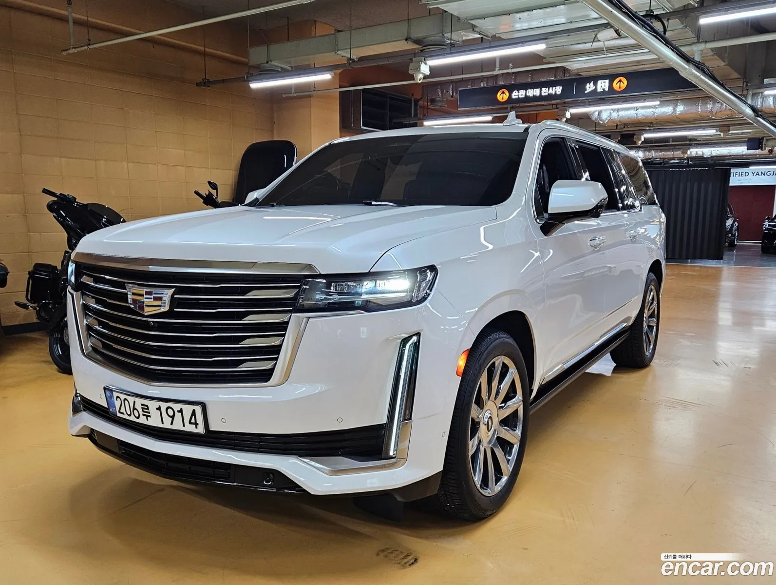 Cadillac Escalade 5Th Generation 62 Esv Esv Premium Luxury Platinum - фотография 4741875