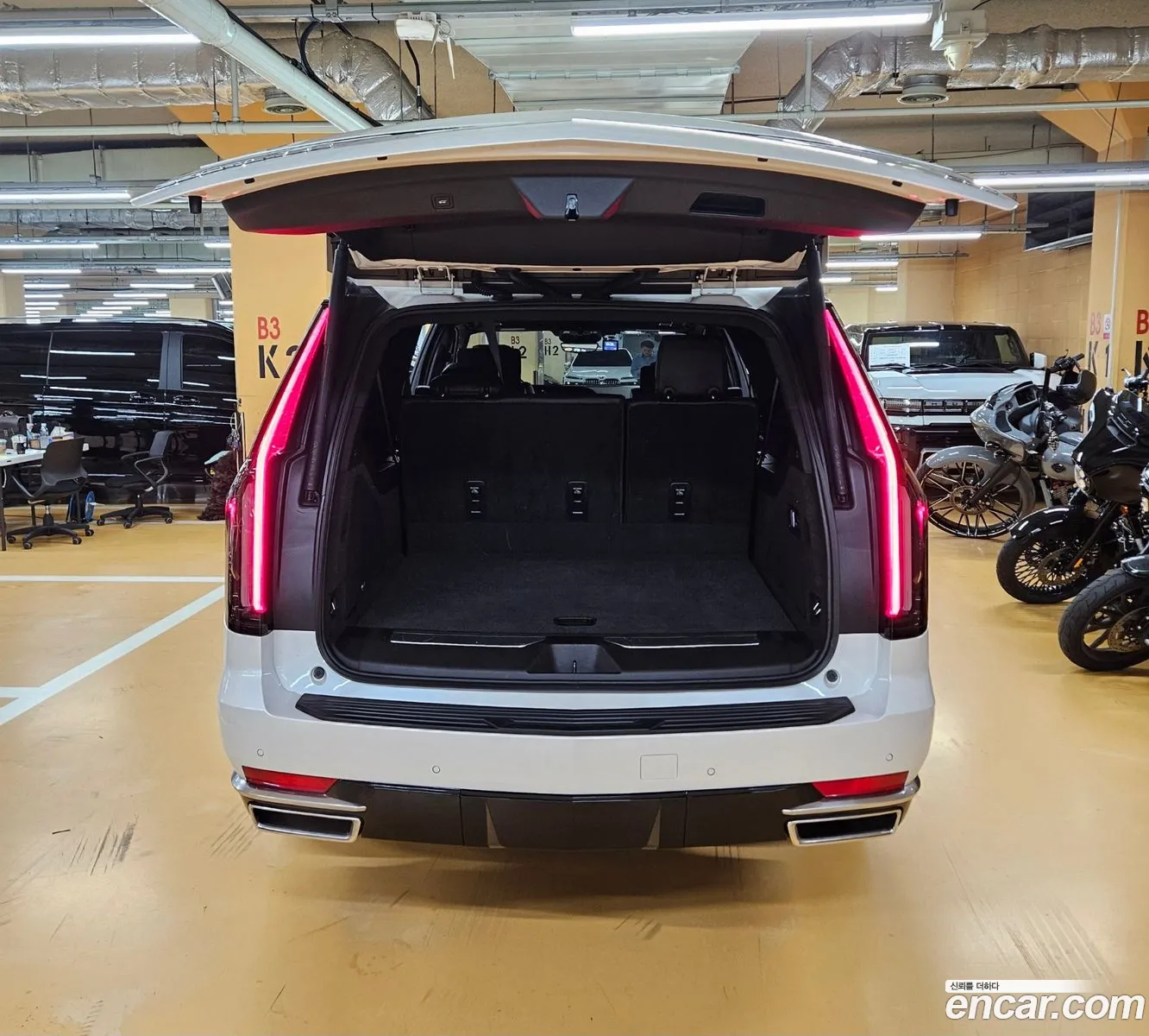 Cadillac Escalade 5Th Generation 62 Esv Esv Premium Luxury Platinum - фотография 4741879