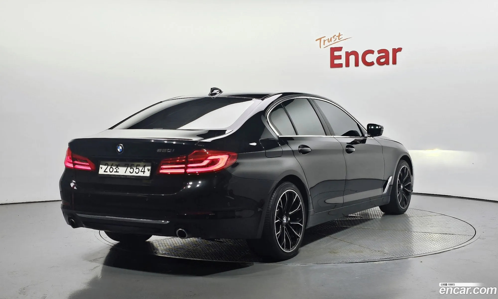 BMW 5 Series G30 520I Luxury - фотография 4062618