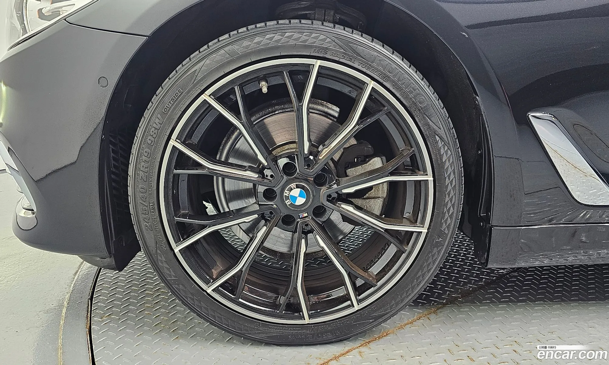 BMW 5 Series G30 520I Luxury - фотография 4062621