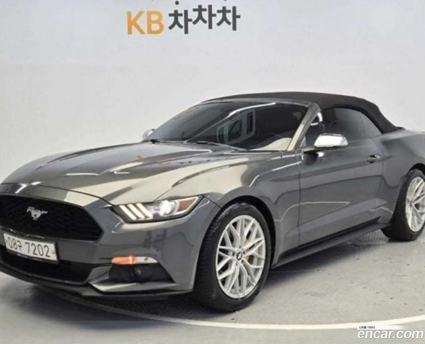 Ford Mustang Convertible - фотография 18052925