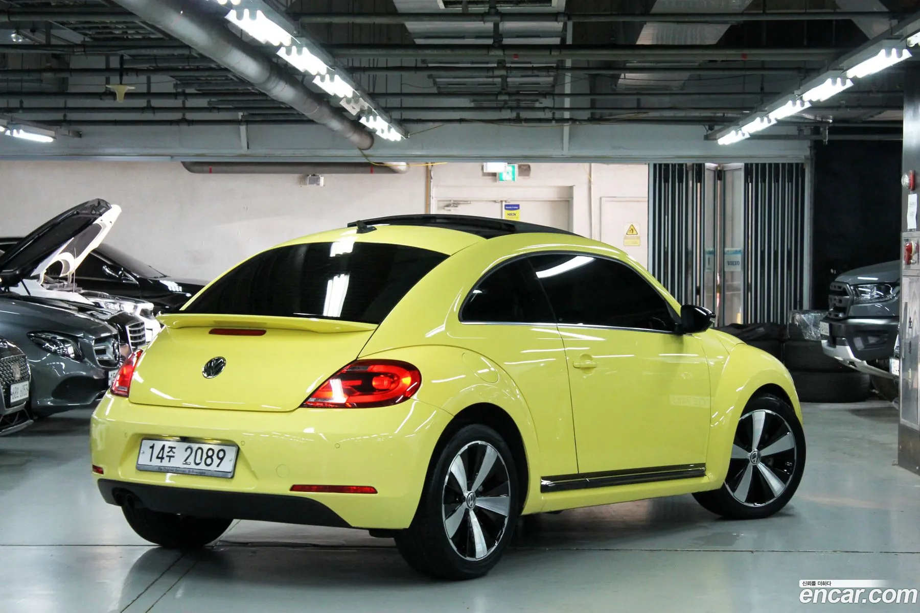 Volkswagen The Beetle 20 Tdi Premium 3Rd Generation - фотография 12957486