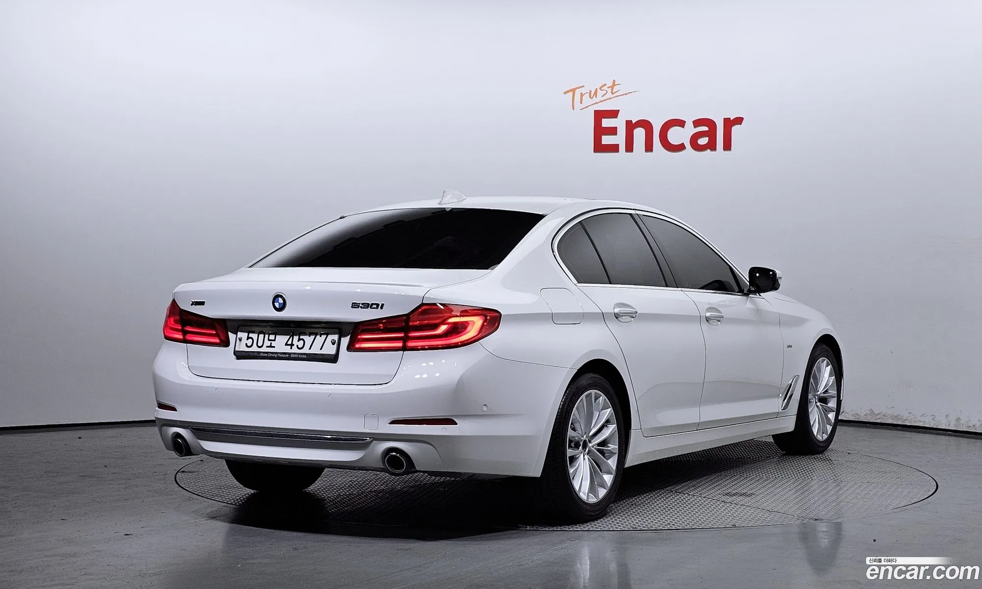 BMW 5 Series G30 530I xDrive Luxury Plus - фотография 3468111