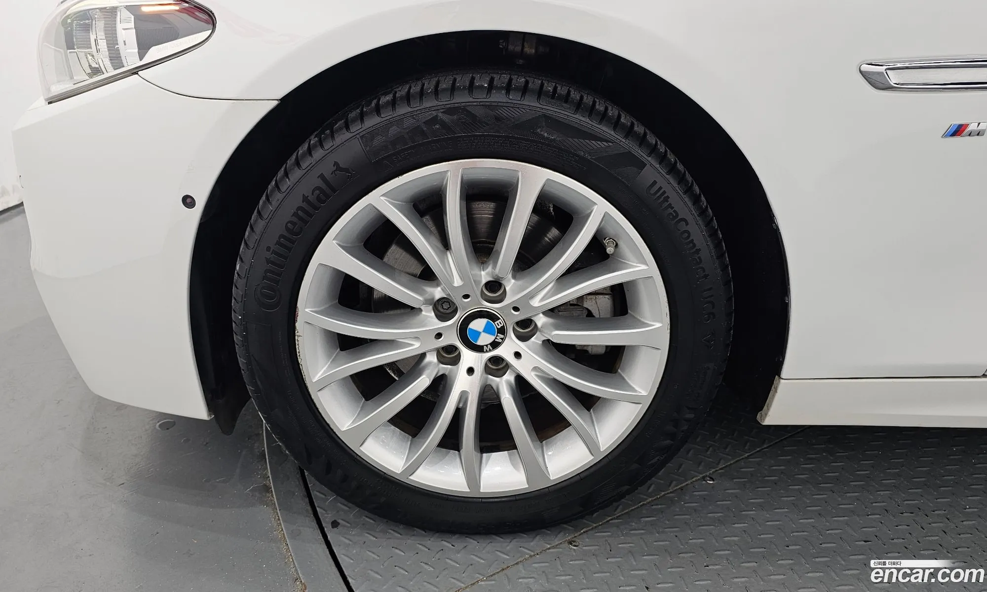 BMW 5 Series F10 520D M Aerodynamics - фотография 3470877