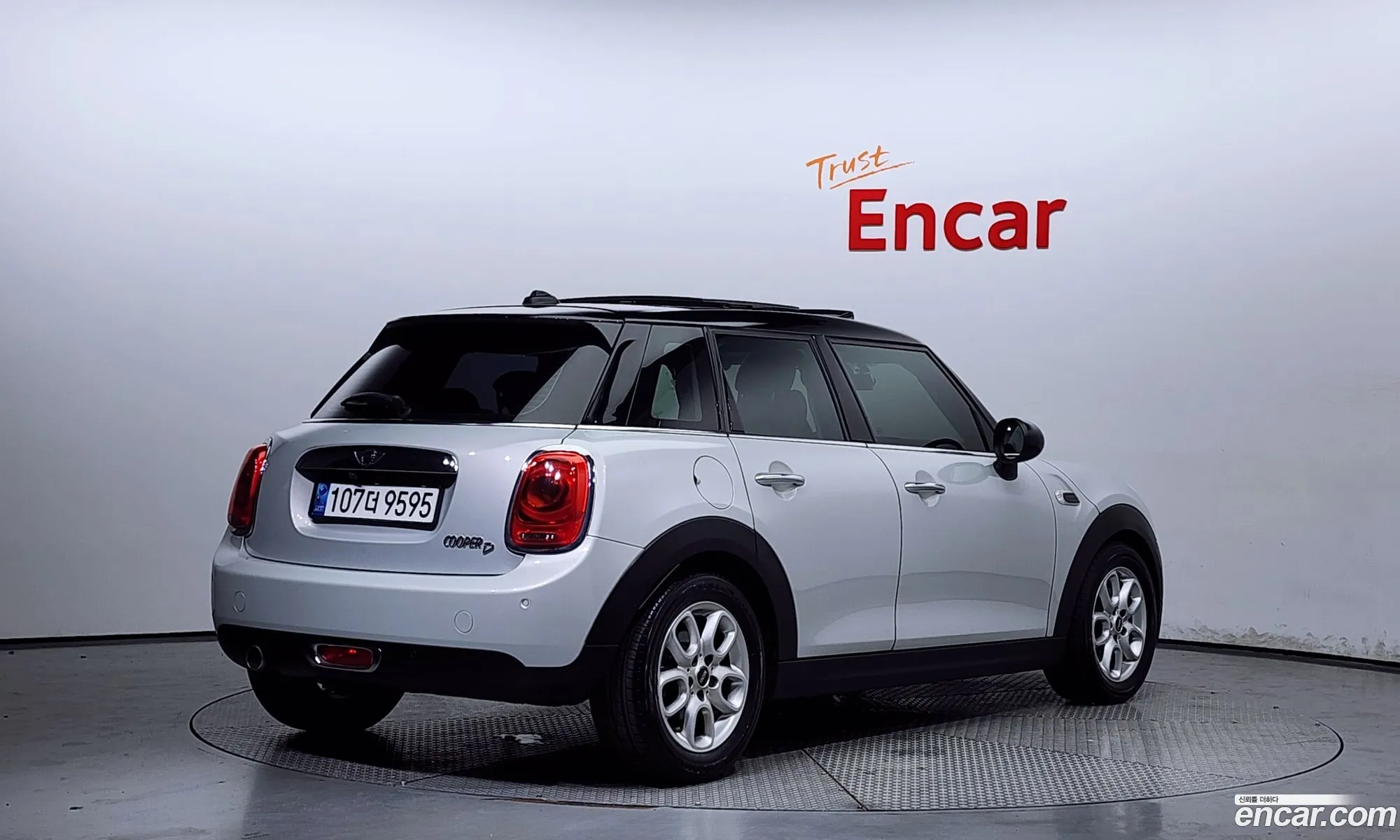 Mini Cooper D 5-Door High 3Rd Generation - фотография 9236838
