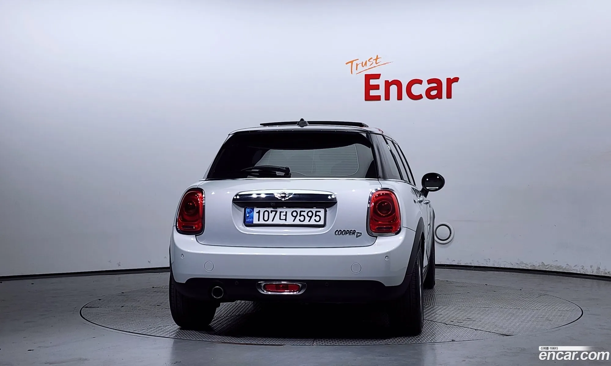 Mini Cooper D 5-Door High 3Rd Generation - фотография 9236840
