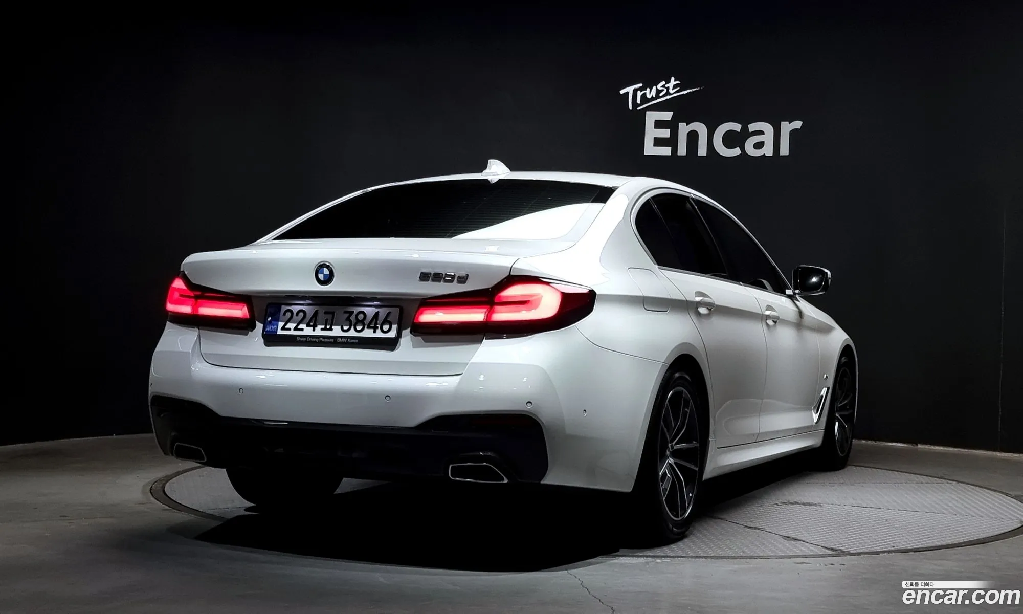 BMW 5 Series G30 523D ​​M Sports - фотография 58181