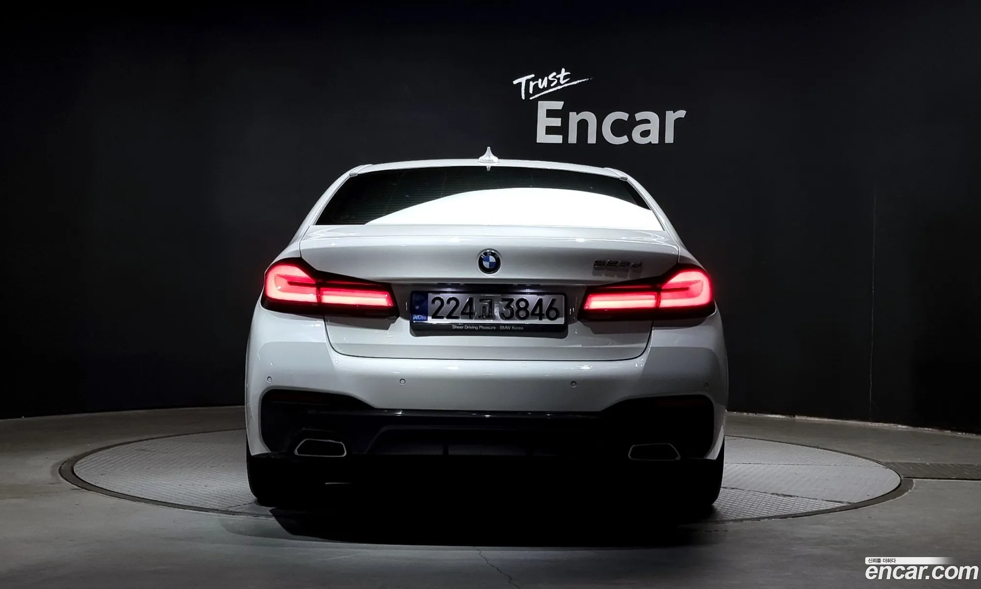 BMW 5 Series G30 523D ​​M Sports - фотография 58183