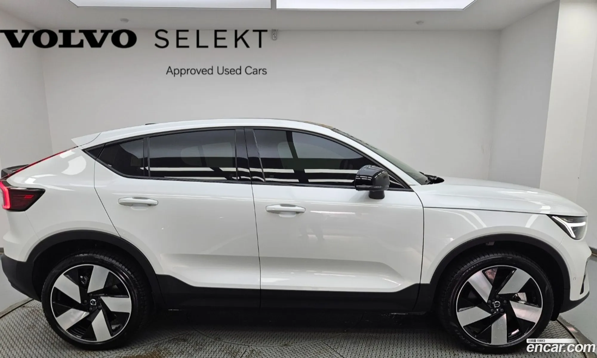 Volvo C40 Recharge Twin Ultimate - фотография 7721728