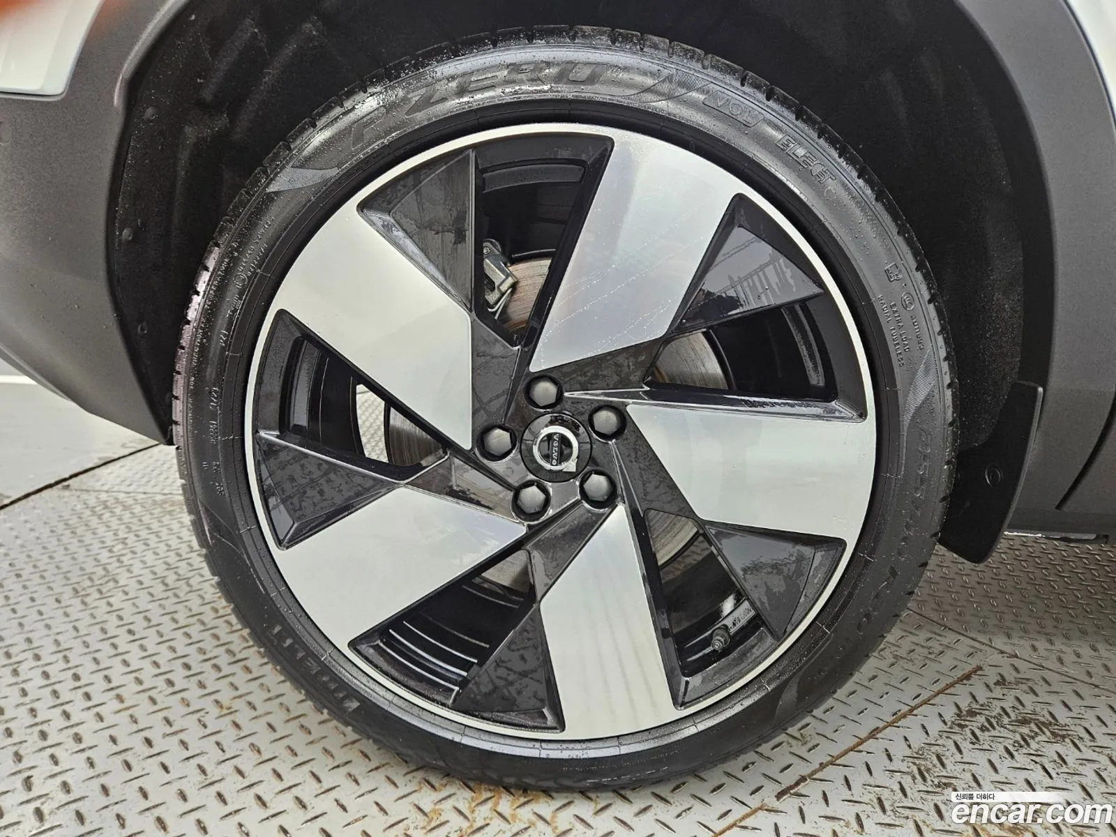 Volvo C40 Recharge Twin Ultimate - фотография 7721730
