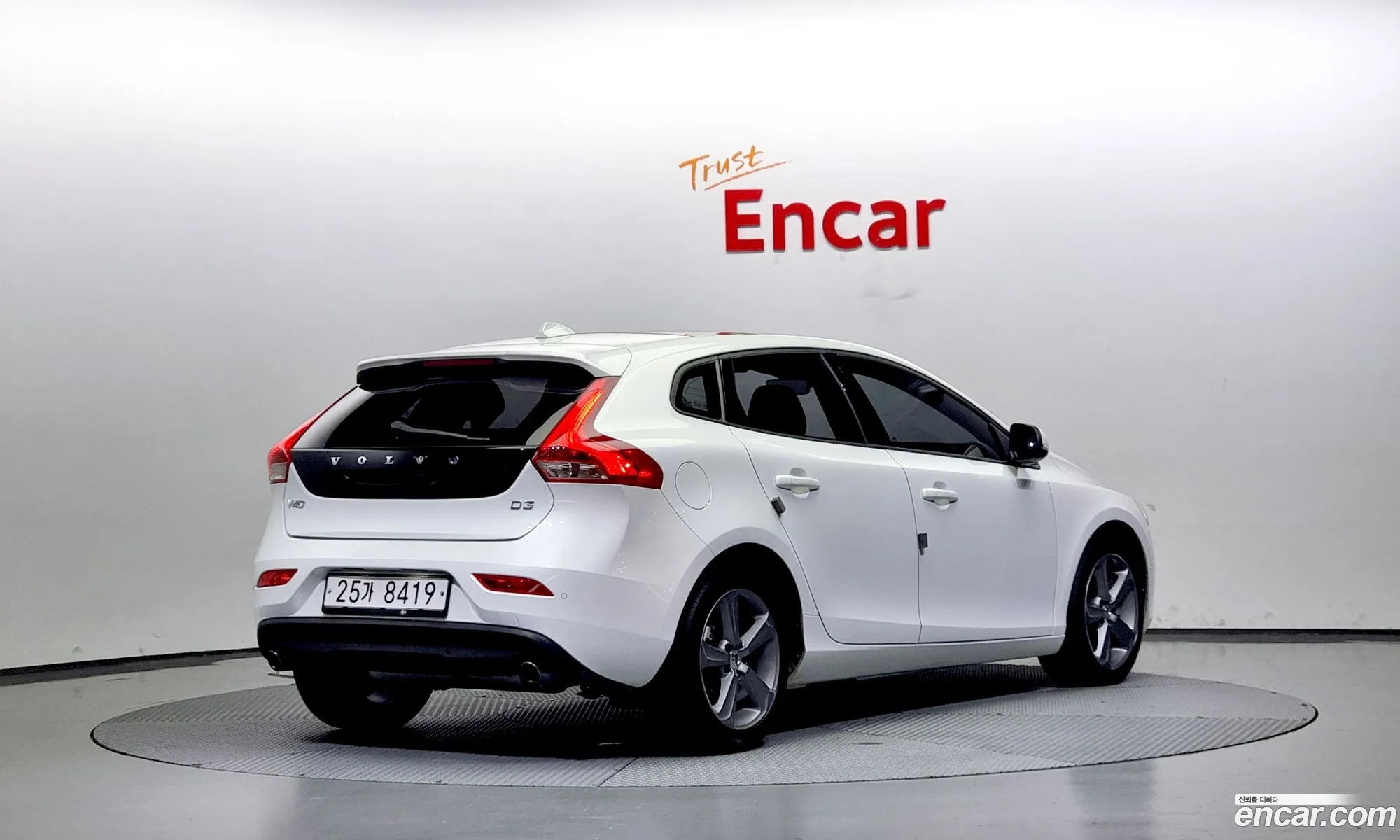 Volvo V40 D3 2Nd Generation - фотография 7721740