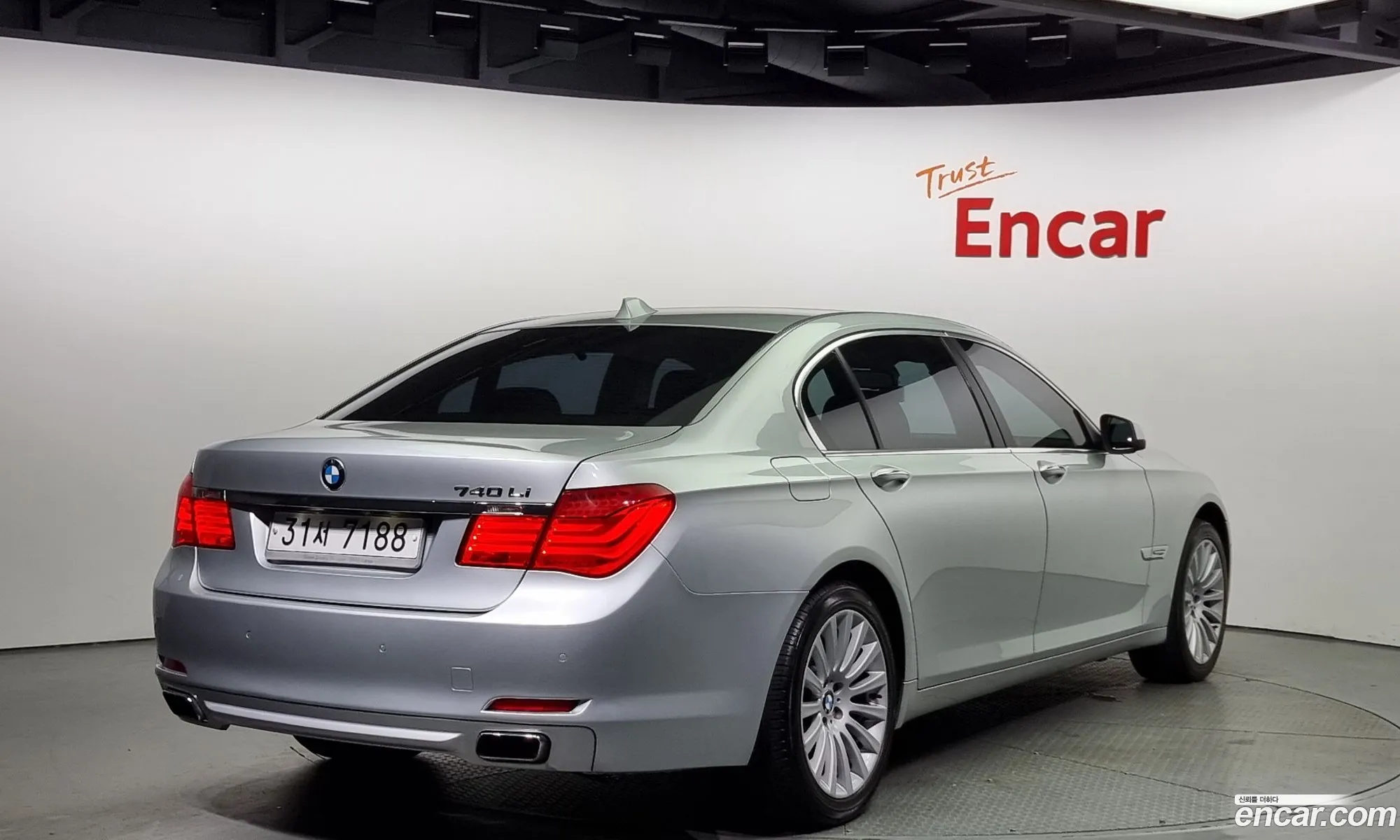 BMW 7 Series F01 740Li - фотография 3343821