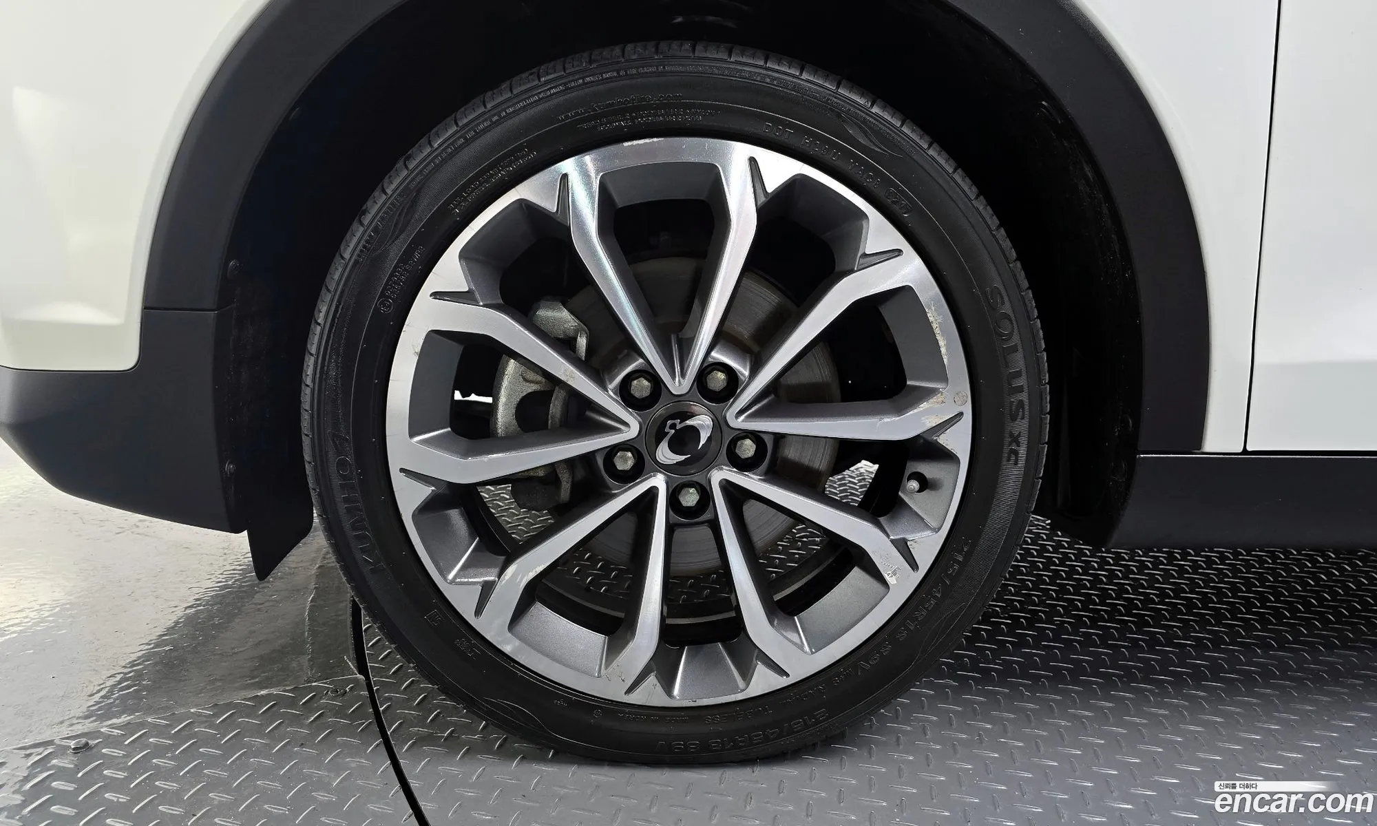 Kg Mobility Ssangyong Tivoli Armor Gear Edition 2Wd - фотография 5017082