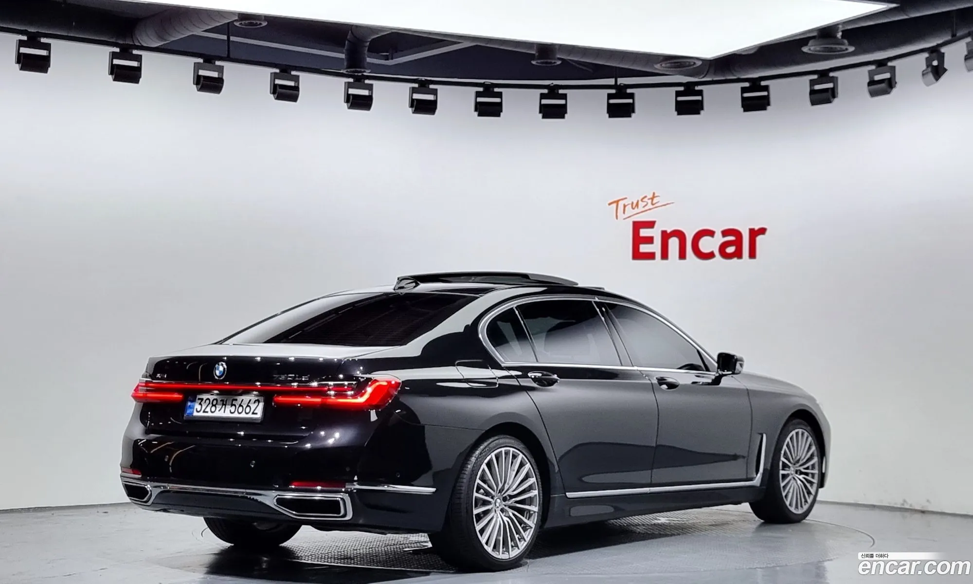 BMW 7 Series G11 730Ld xDrive Design Pure Excellence - фотография 2644601
