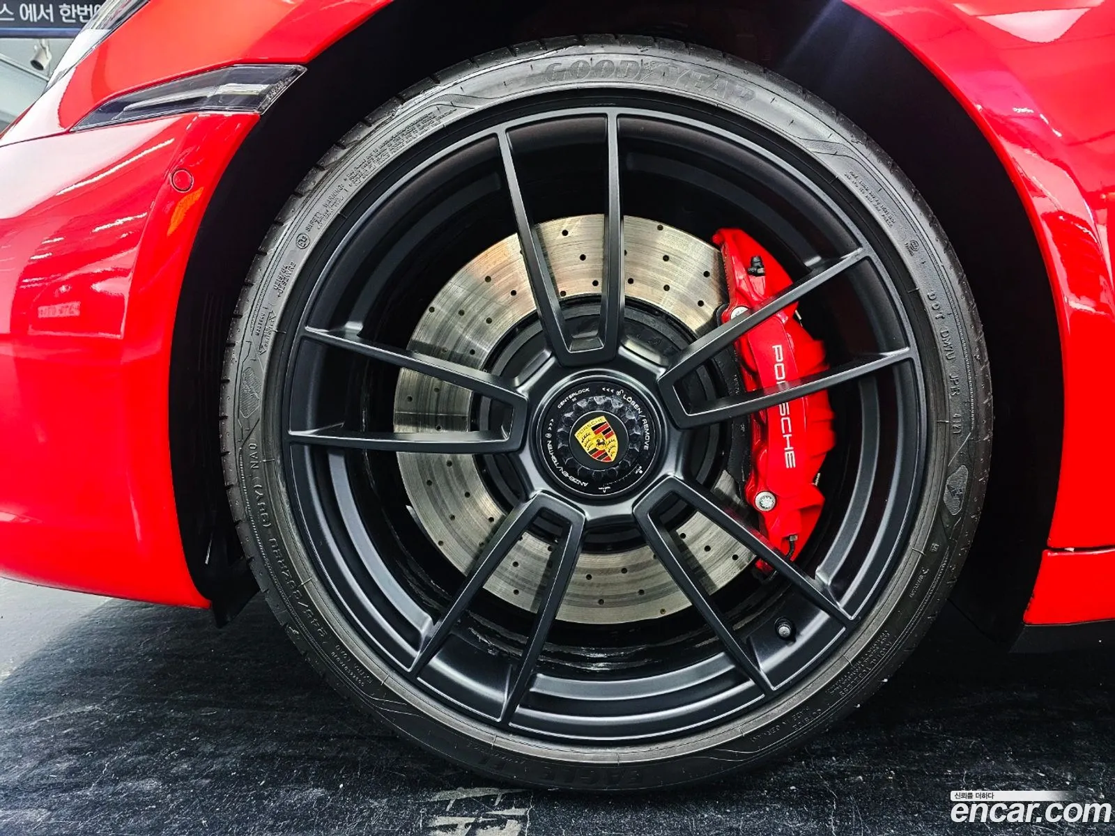 Porsche 911 992 Carrera 4 Gts - фотография 1039486