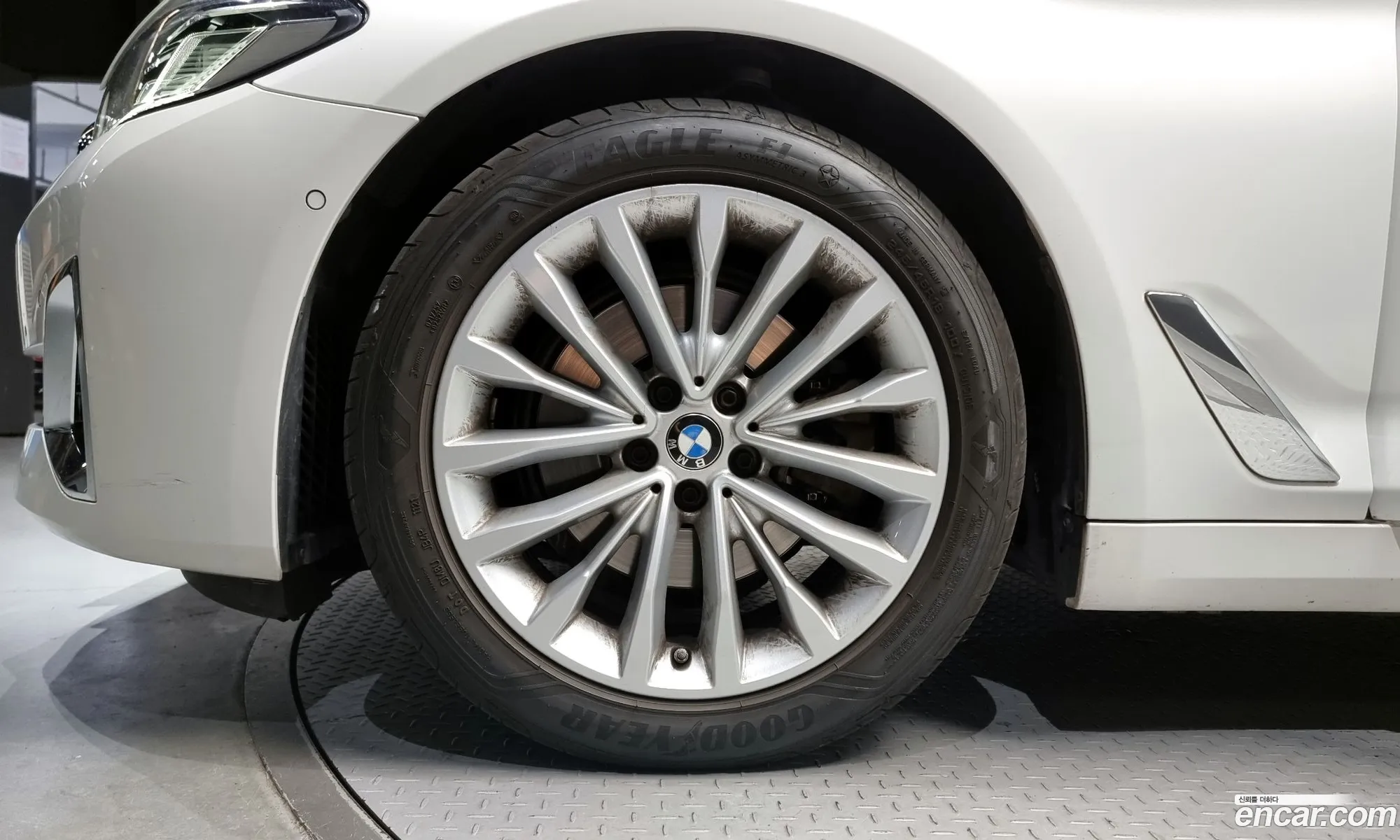 BMW 5 Series G30 520I Luxury - фотография 4562157