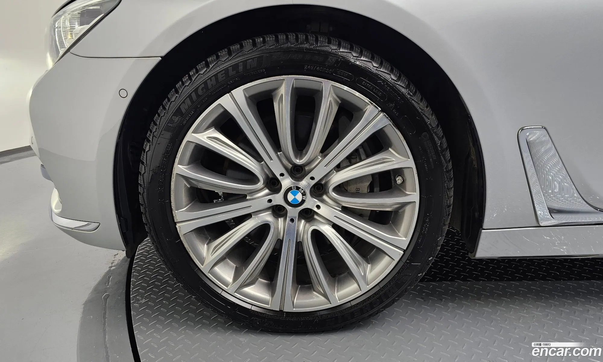 BMW 7 Series G11 750Li xDrive - фотография 4532235