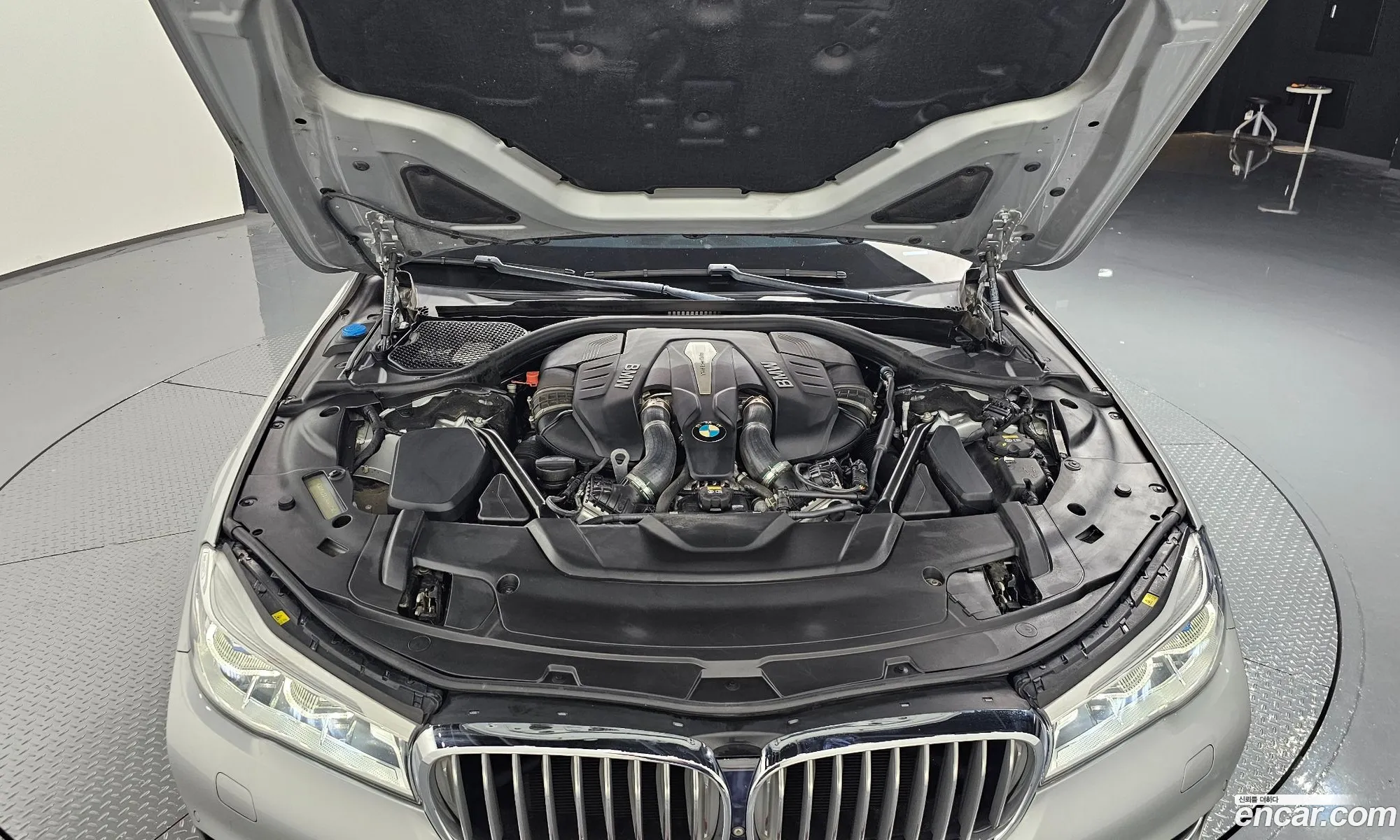 BMW 7 Series G11 750Li xDrive - фотография 4532236