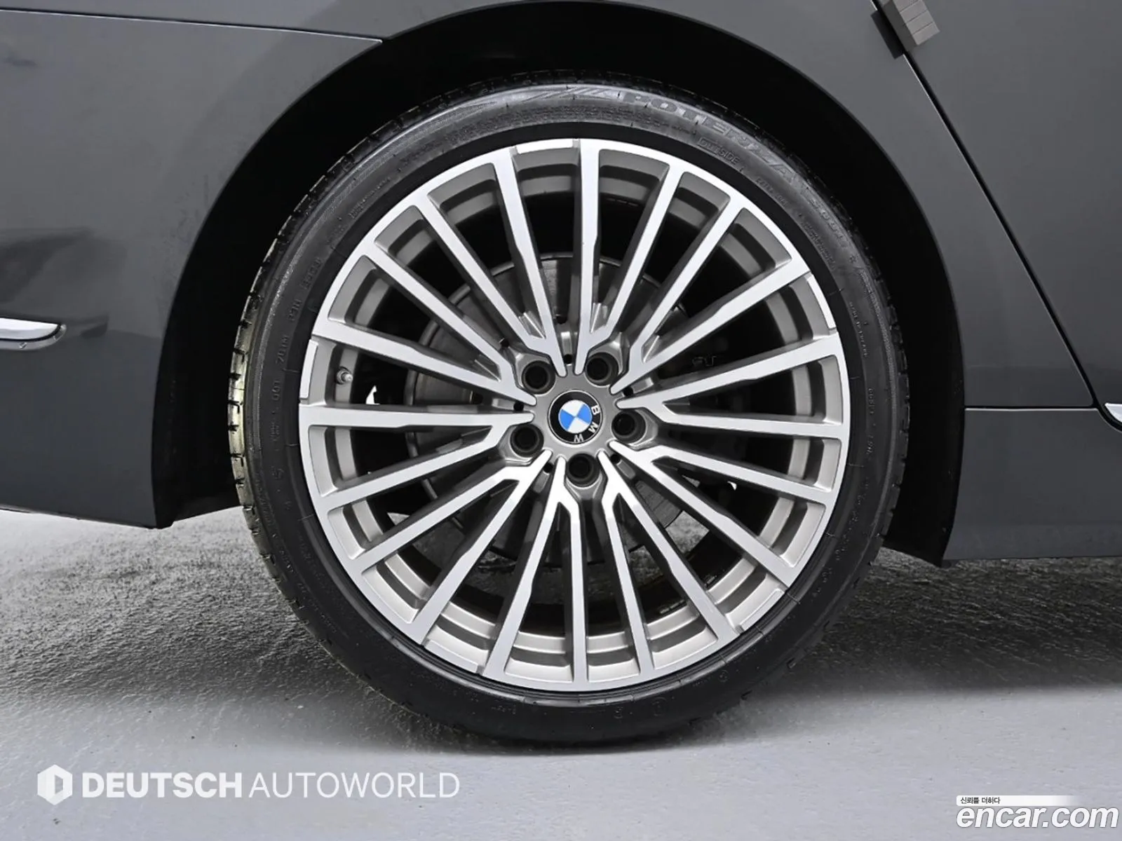 BMW 7 Series G11 730Ld xDrive Design Pure Excellence - фотография 4421657