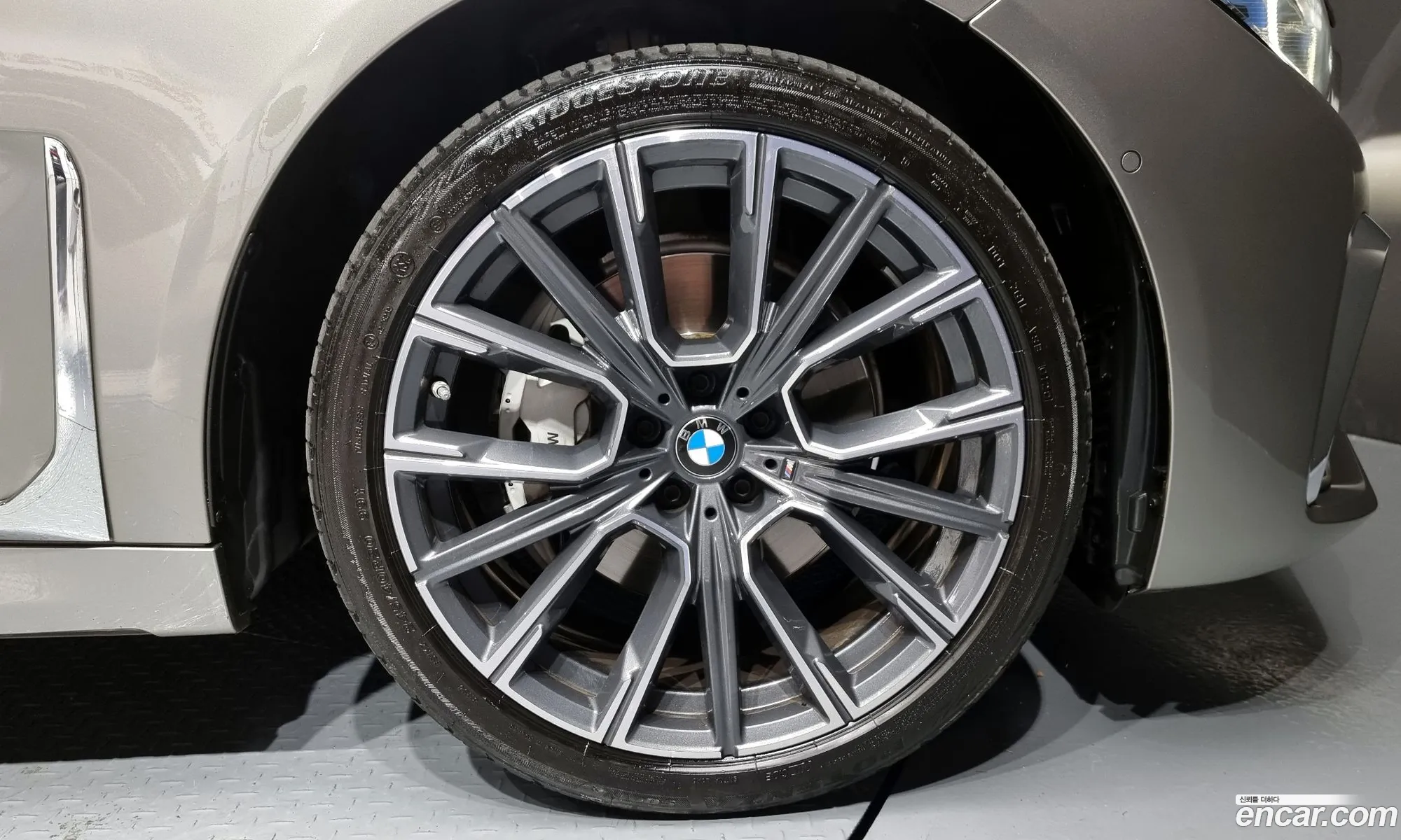 BMW 7 Series G11 740Li xDrive M Sports - фотография 4358465
