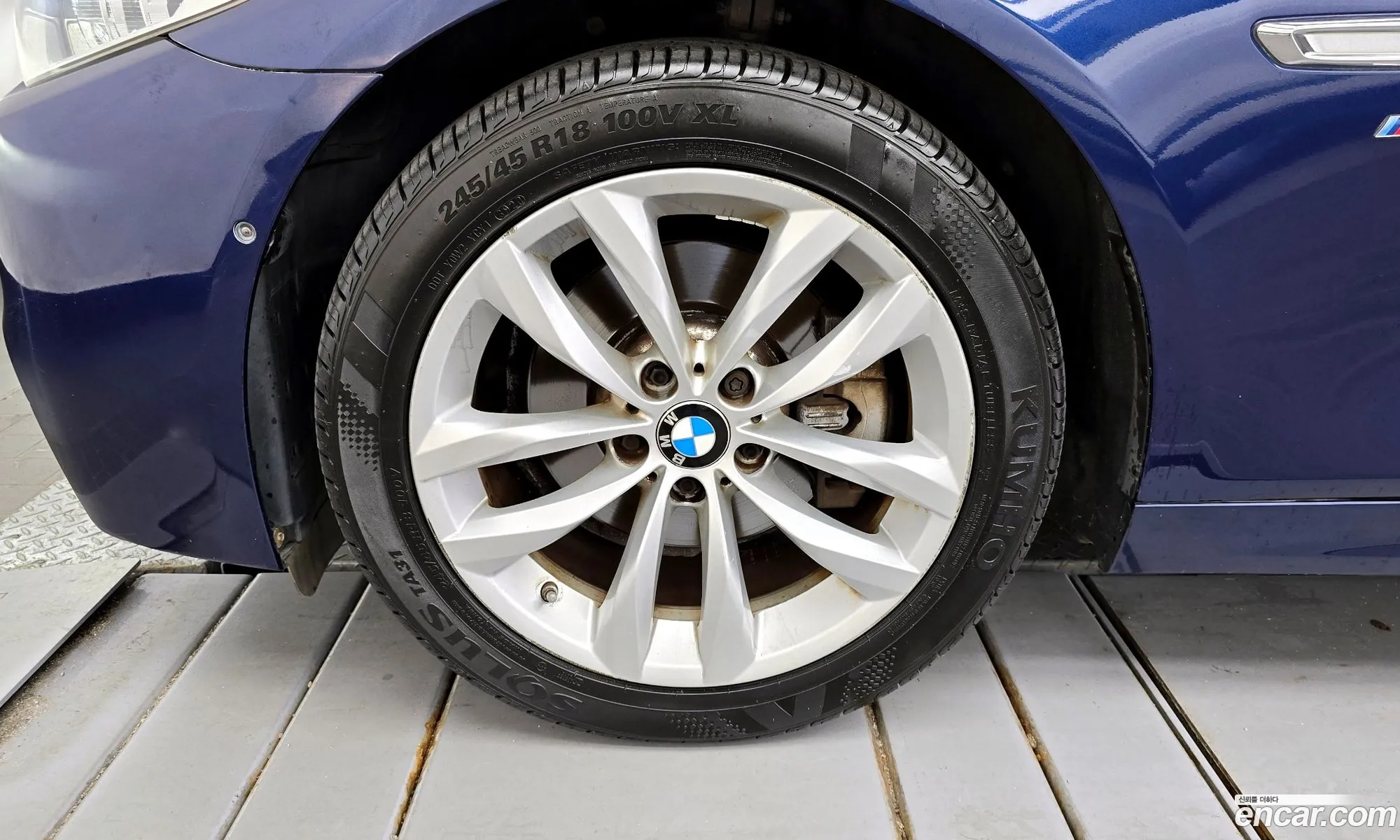 BMW 5 Series F10 520D M Aerodynamics - фотография 3337104