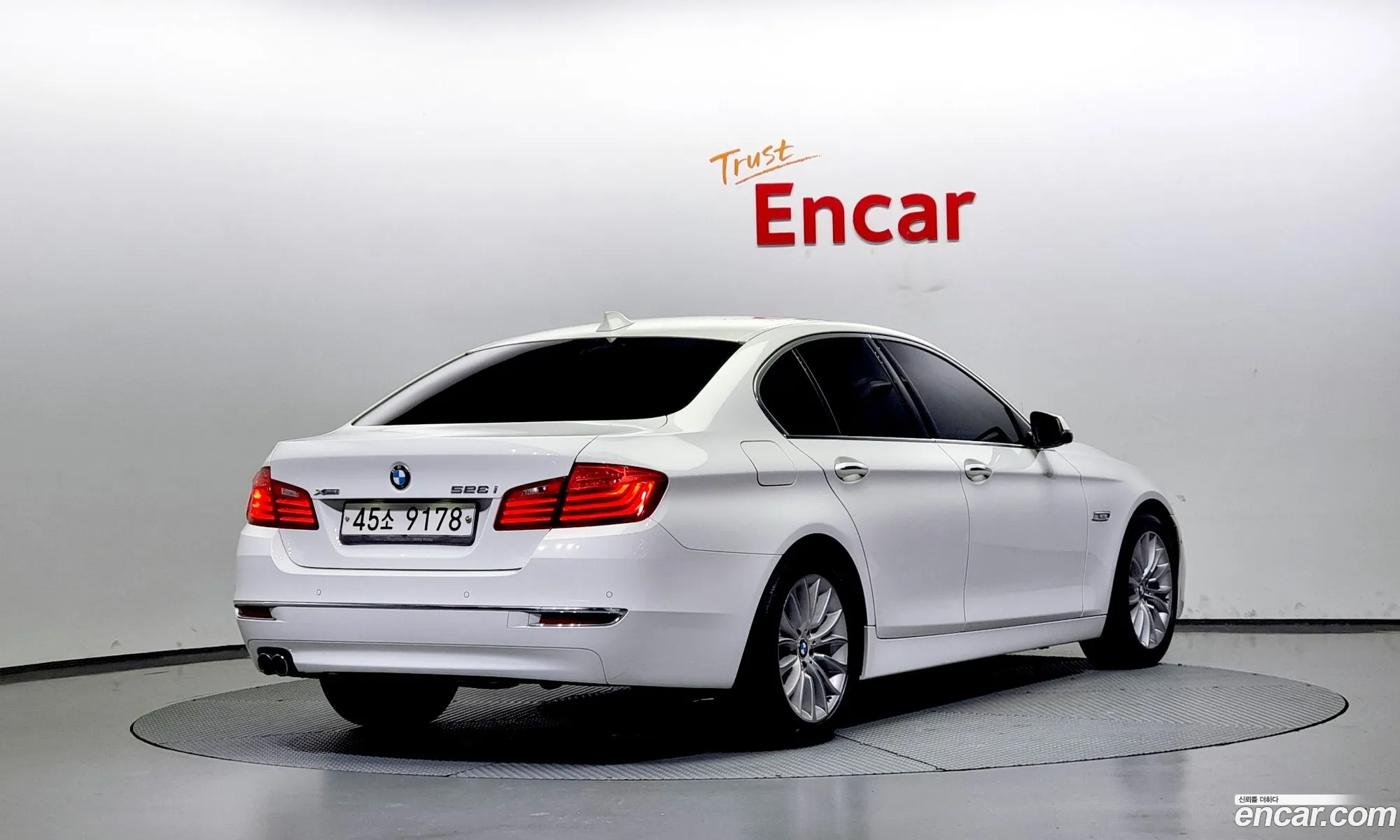 BMW 5 Series F10 528I xDrive Luxury - фотография 3337089