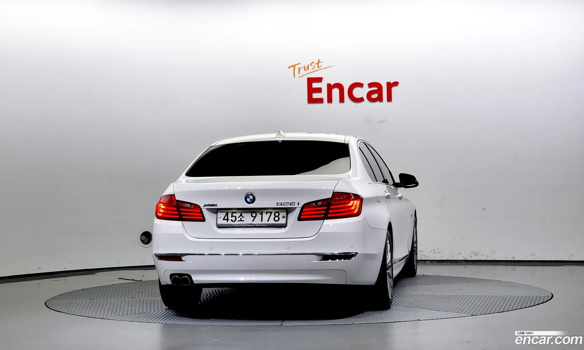 BMW 5 Series F10 528I xDrive Luxury - фотография 3337091