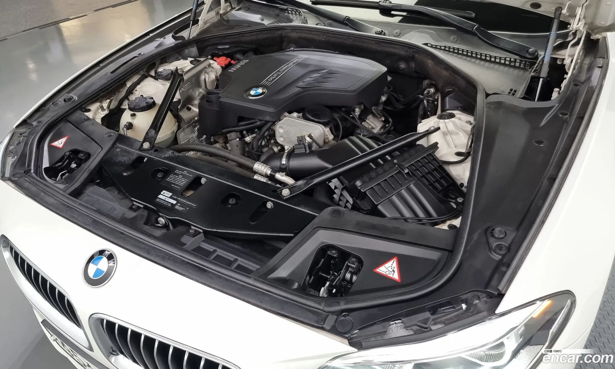BMW 5 Series F10 528I xDrive Luxury - фотография 3337093