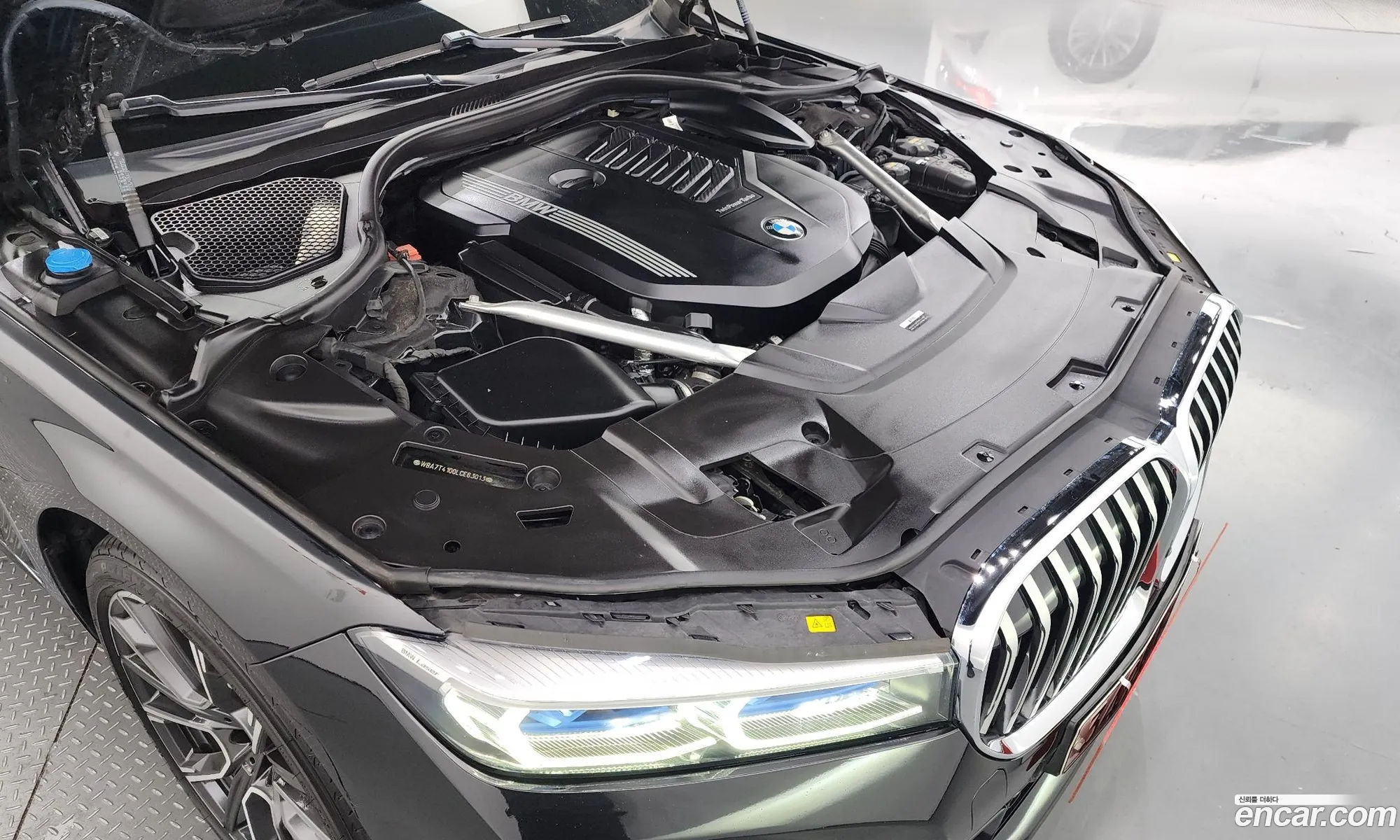 BMW 7 Series G11 740Li xDrive M Sports - фотография 4079636