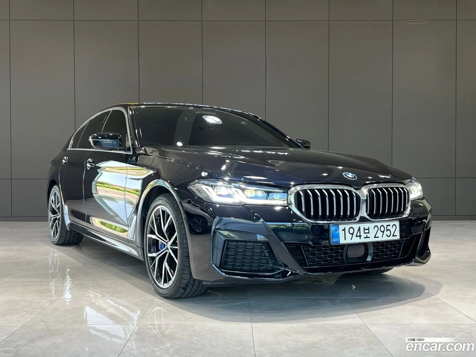 BMW 5 Series G30 530E M Sports - фотография 14844804