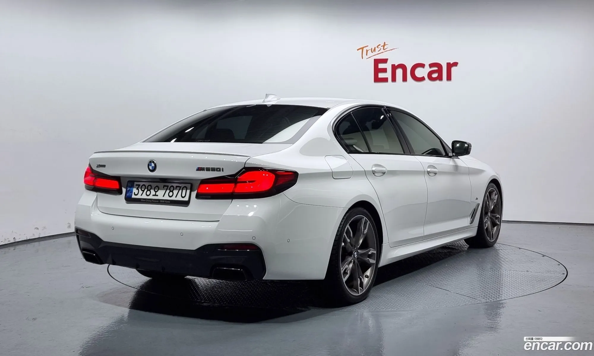 BMW 5 Series G30 M550I xDrive - фотография 4091888