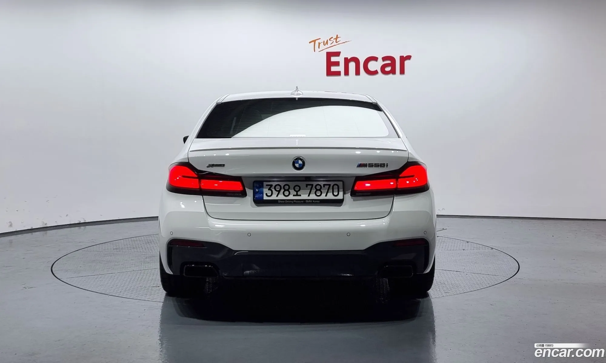 BMW 5 Series G30 M550I xDrive - фотография 4091890